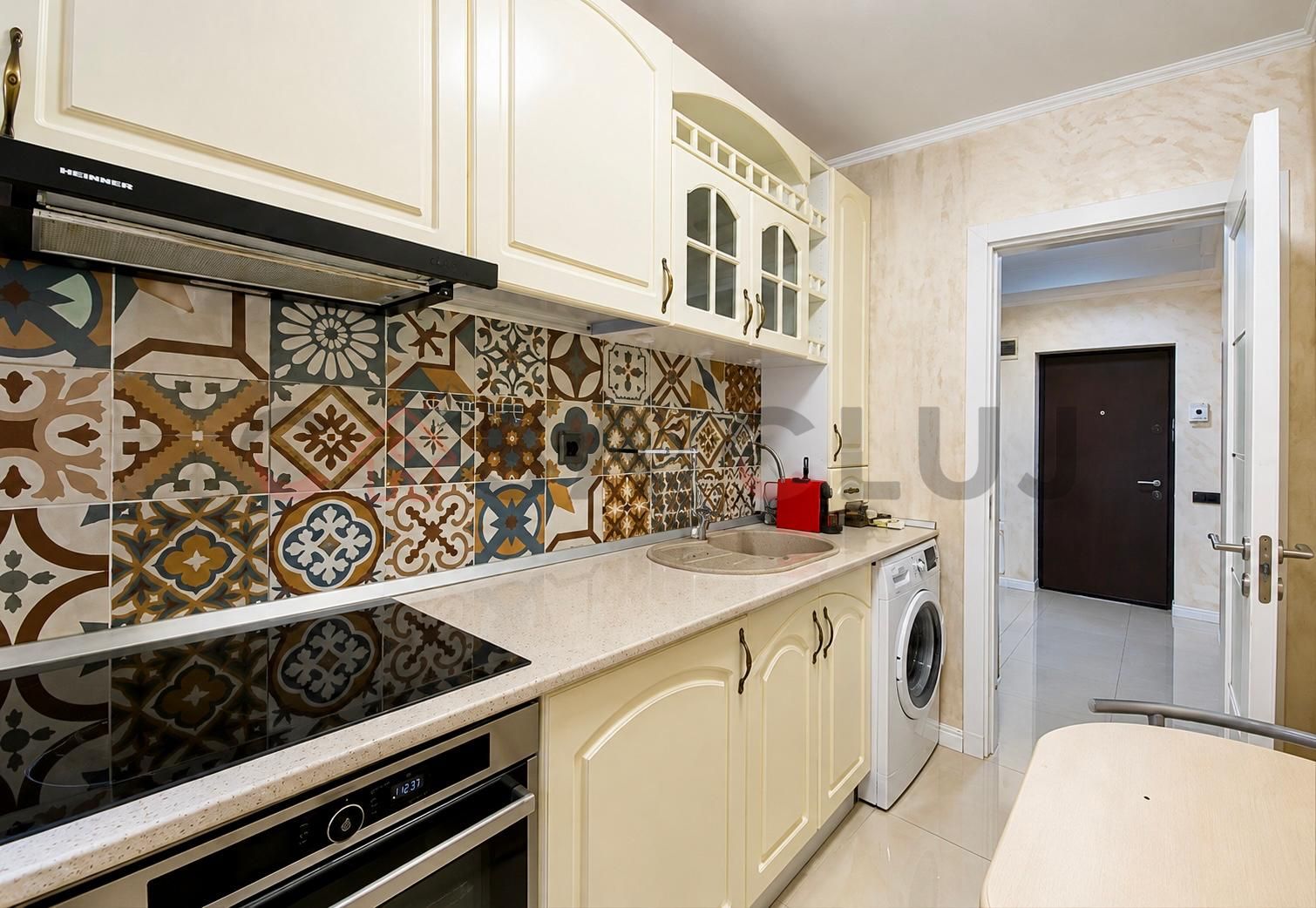 2 camere decomandate, finisaje moderne, zona Vivo — fotografia 3