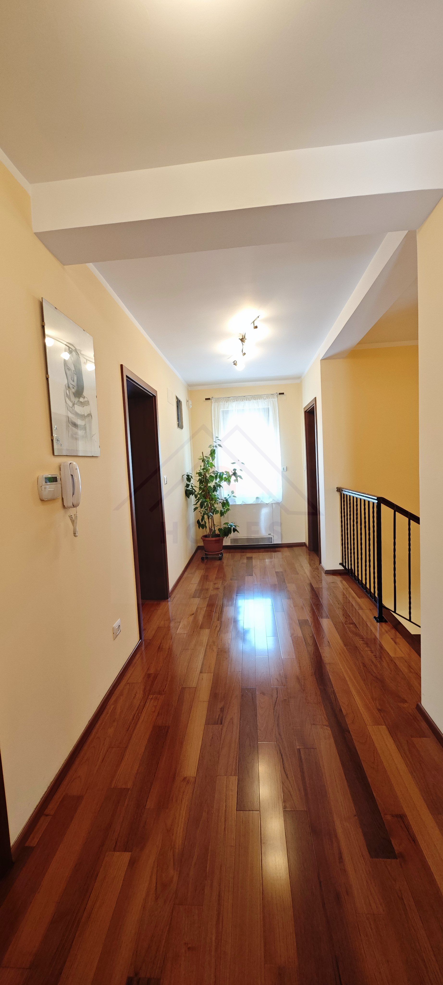 Pretabil office, camin, clinica, invatamant. 3 cai acces in cladire. — fotografia 12