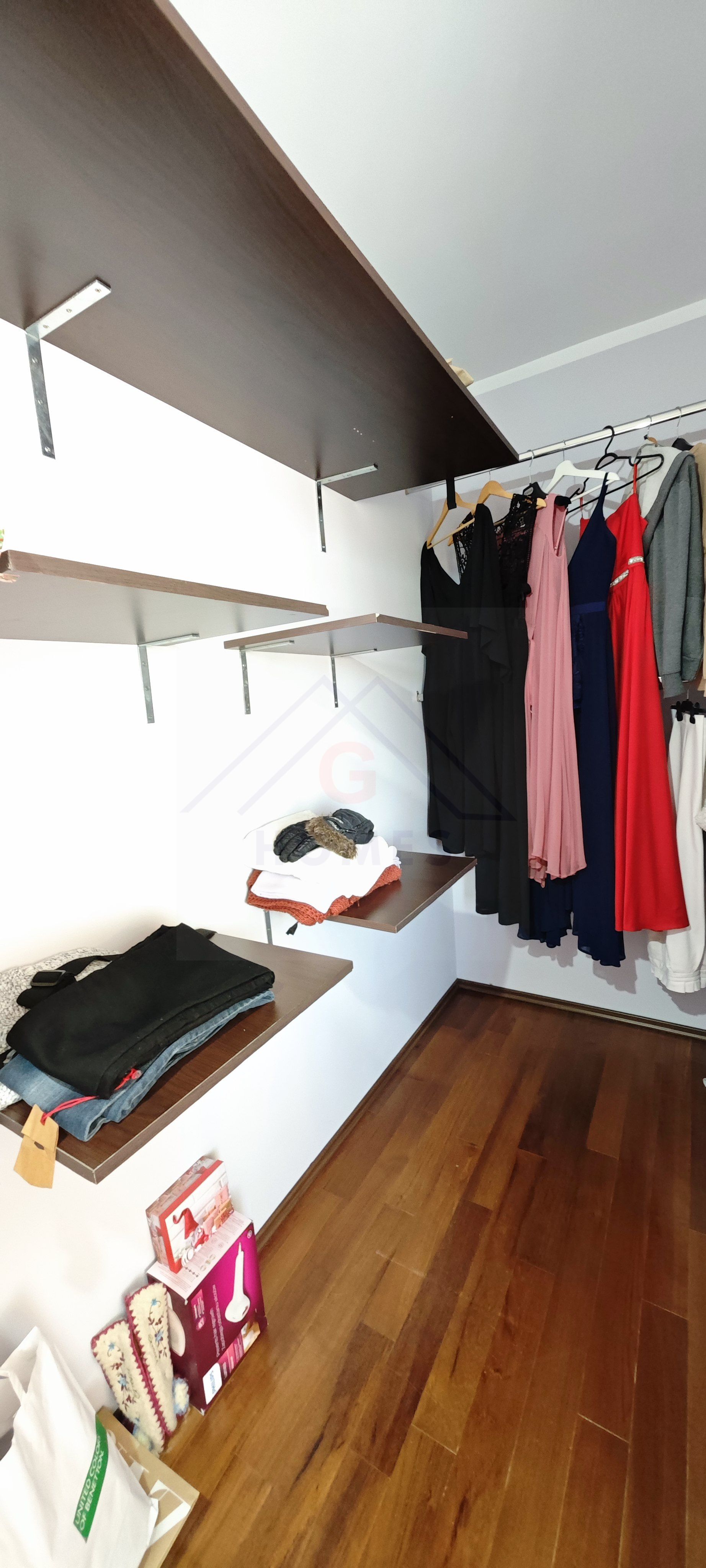 Pretabil office, camin, clinica, invatamant. 3 cai acces in cladire. — fotografia 16