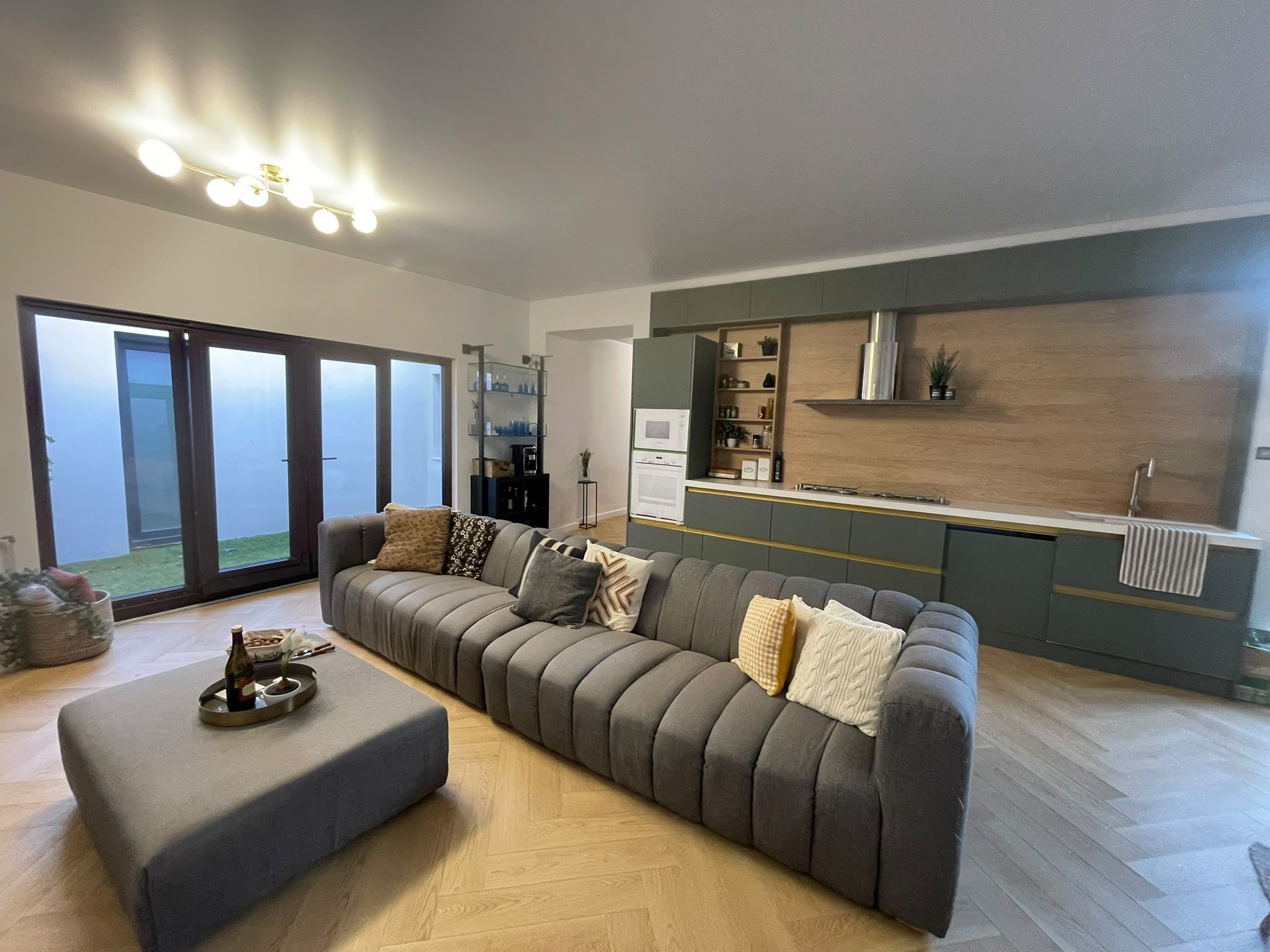 Casă parter, luminoasă, – vizavi de Spitalul Județean-365.000 EURO neg — fotografia 10