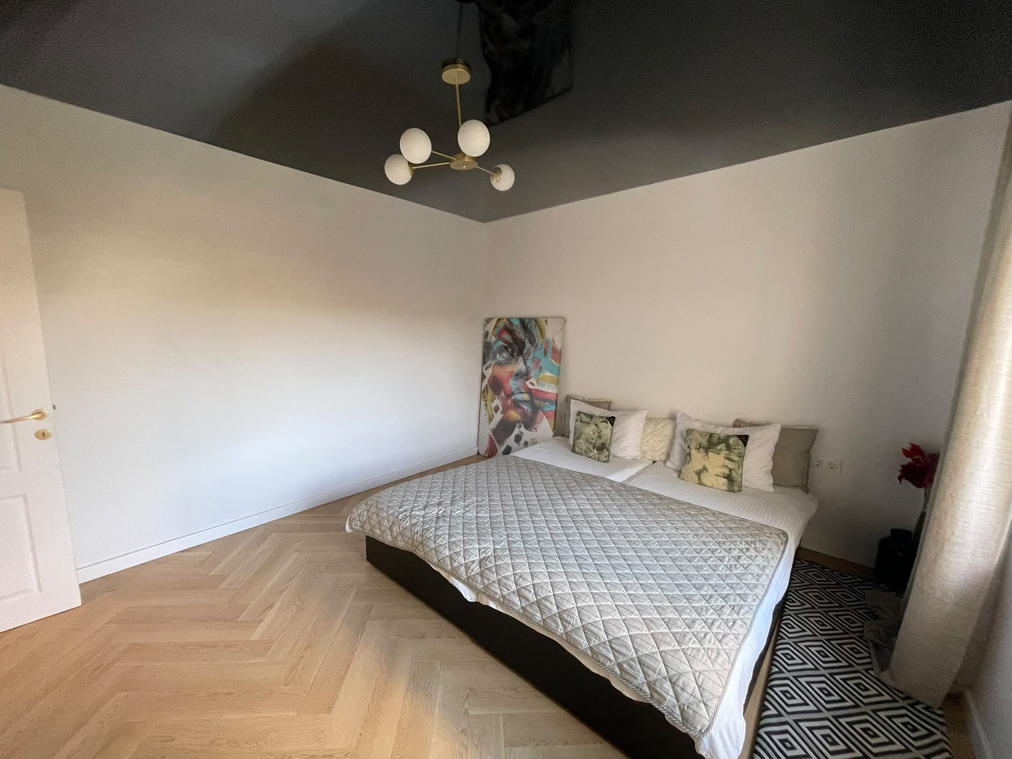 Casă parter, luminoasă, – vizavi de Spitalul Județean-365.000 EURO neg — fotografia 12