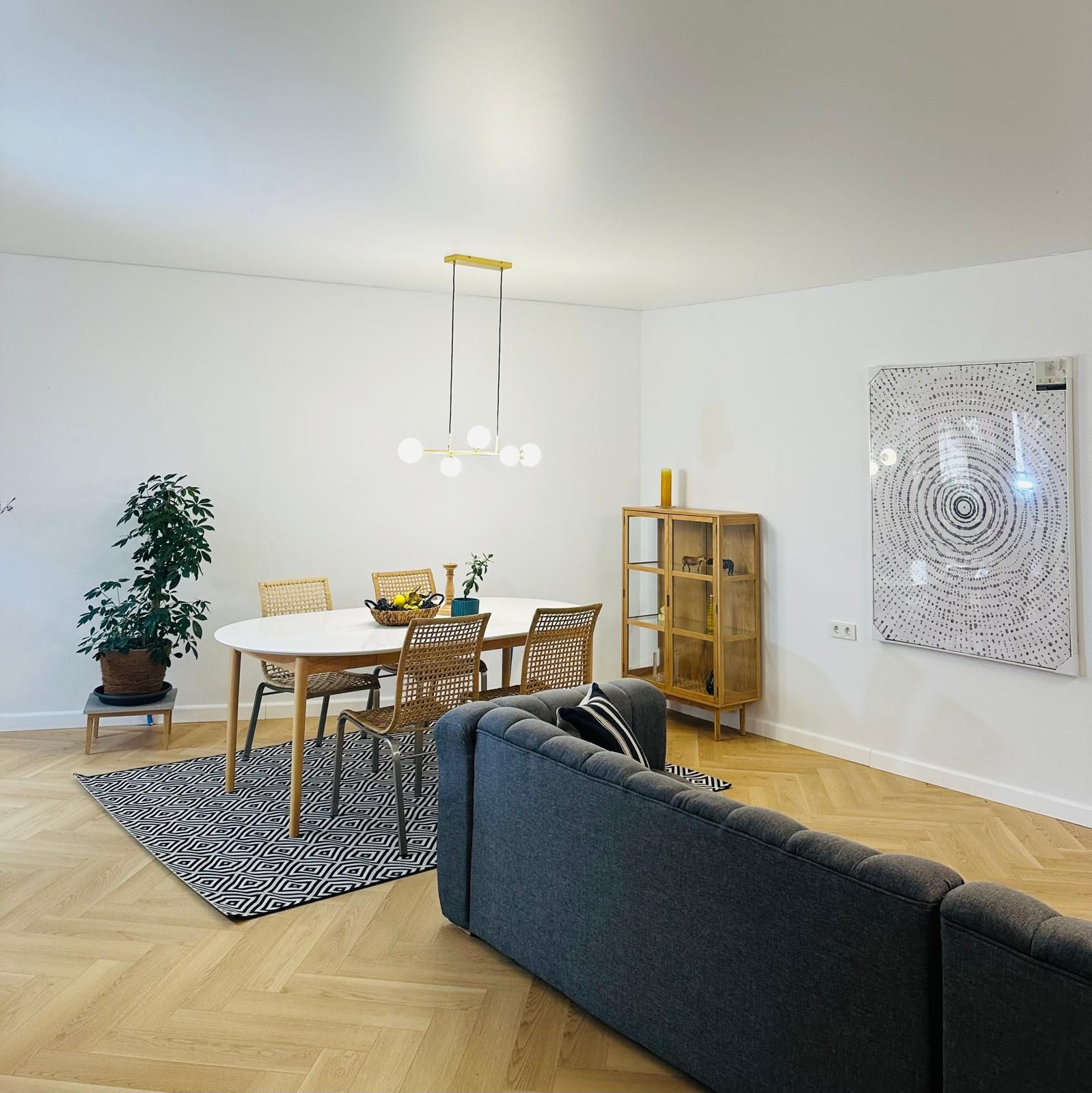 Casă parter, luminoasă, – vizavi de Spitalul Județean-365.000 EURO neg — fotografia 3