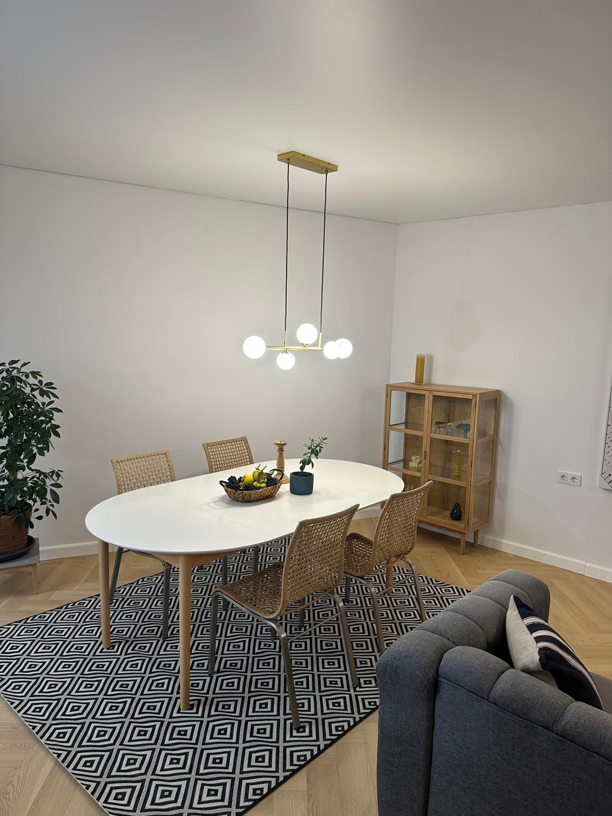 Casă parter, luminoasă, – vizavi de Spitalul Județean-365.000 EURO neg — fotografia 6