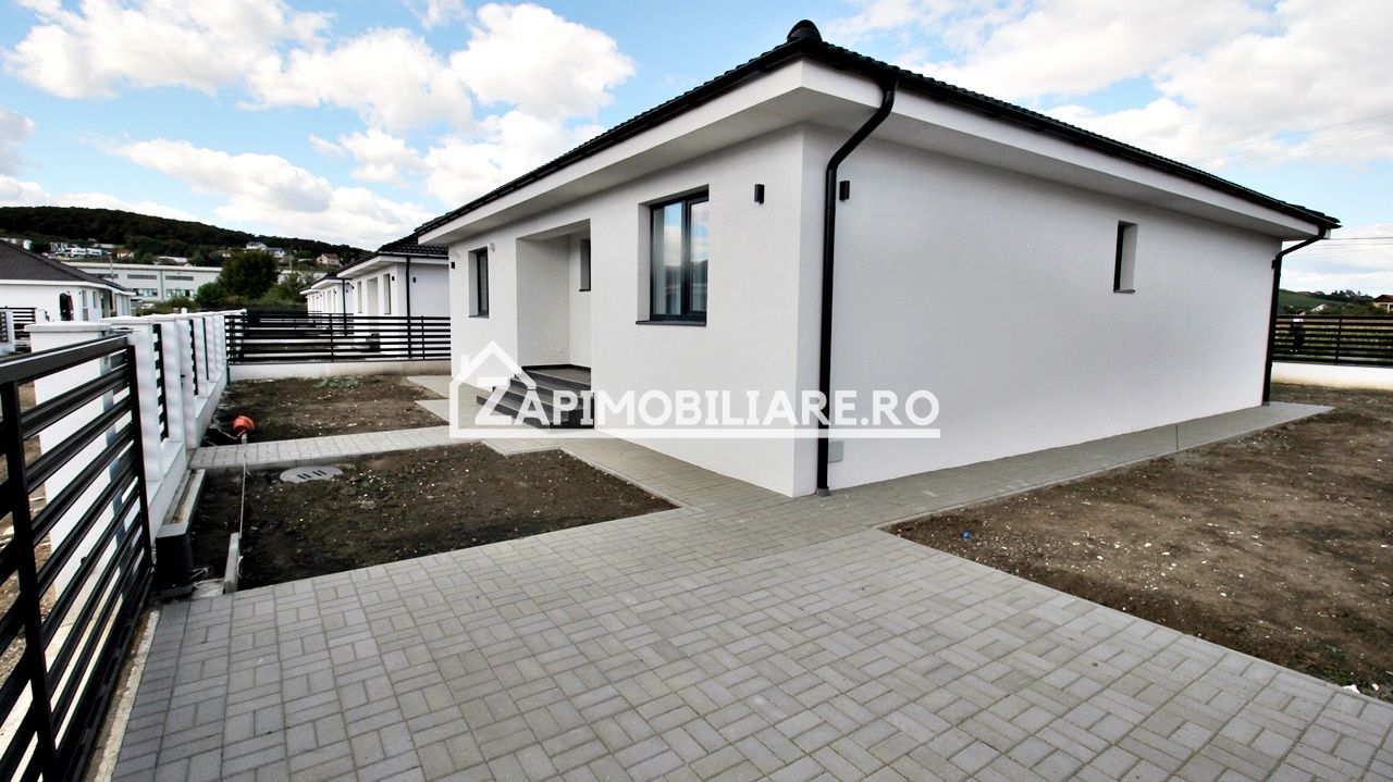Casă la cheie pe 1 nivel 4 camere 2 băi,145 mp,500 mp teren