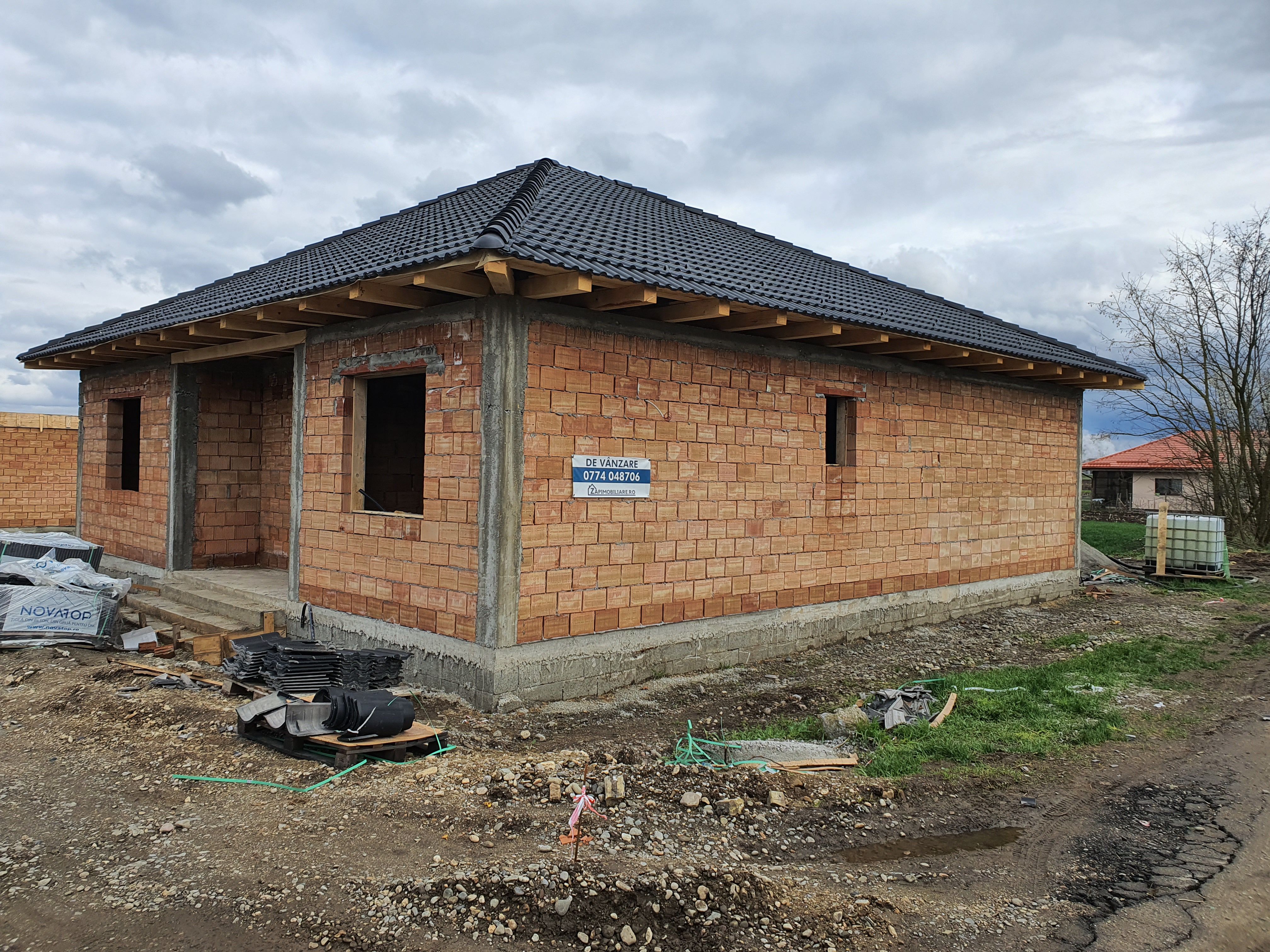 Casă la cheie pe 1 nivel 4 camere 2 băi,145 mp,500 mp teren — fotografia 10
