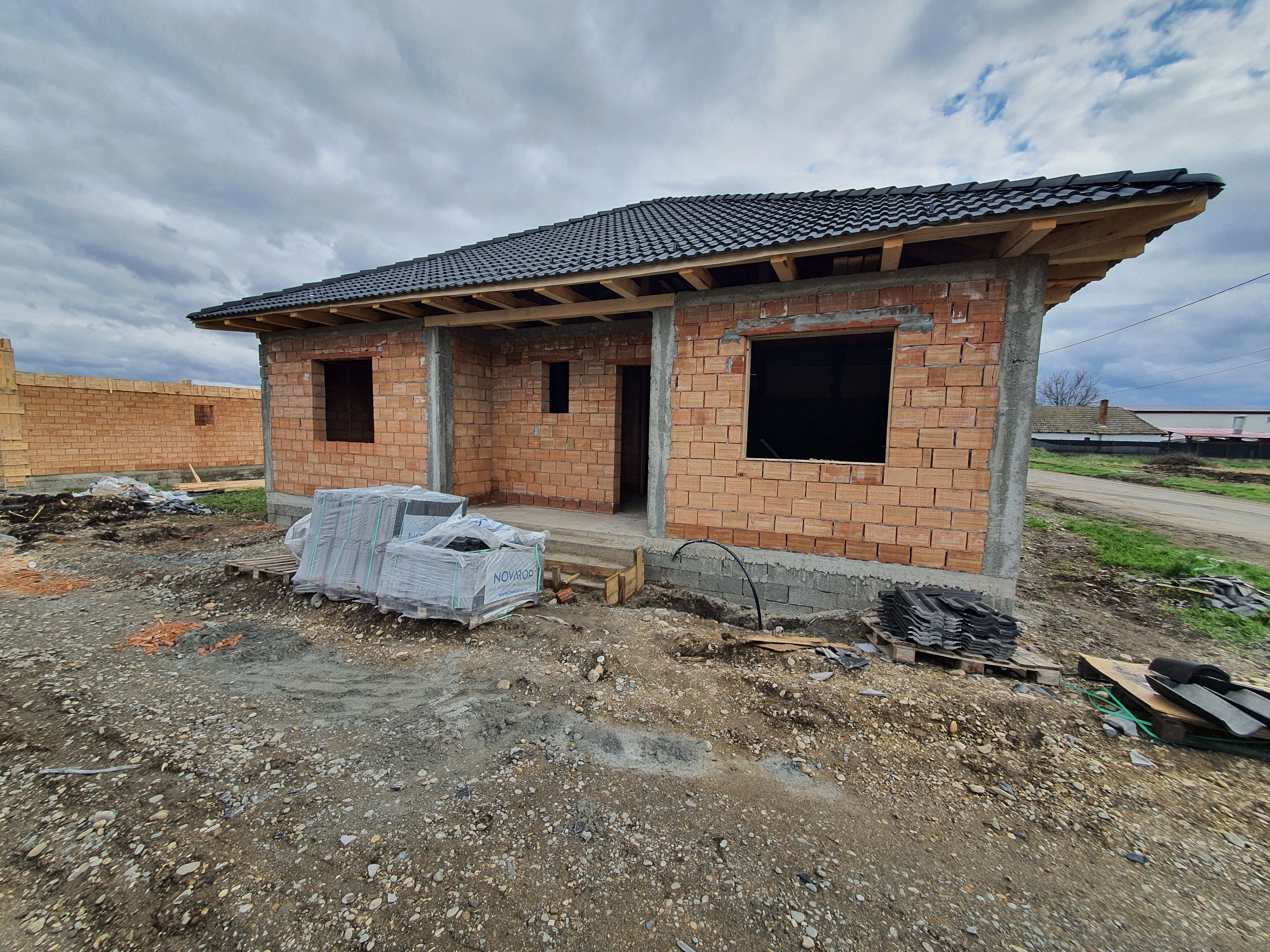 Casă la cheie pe 1 nivel 4 camere 2 băi,145 mp,500 mp teren — fotografia 12