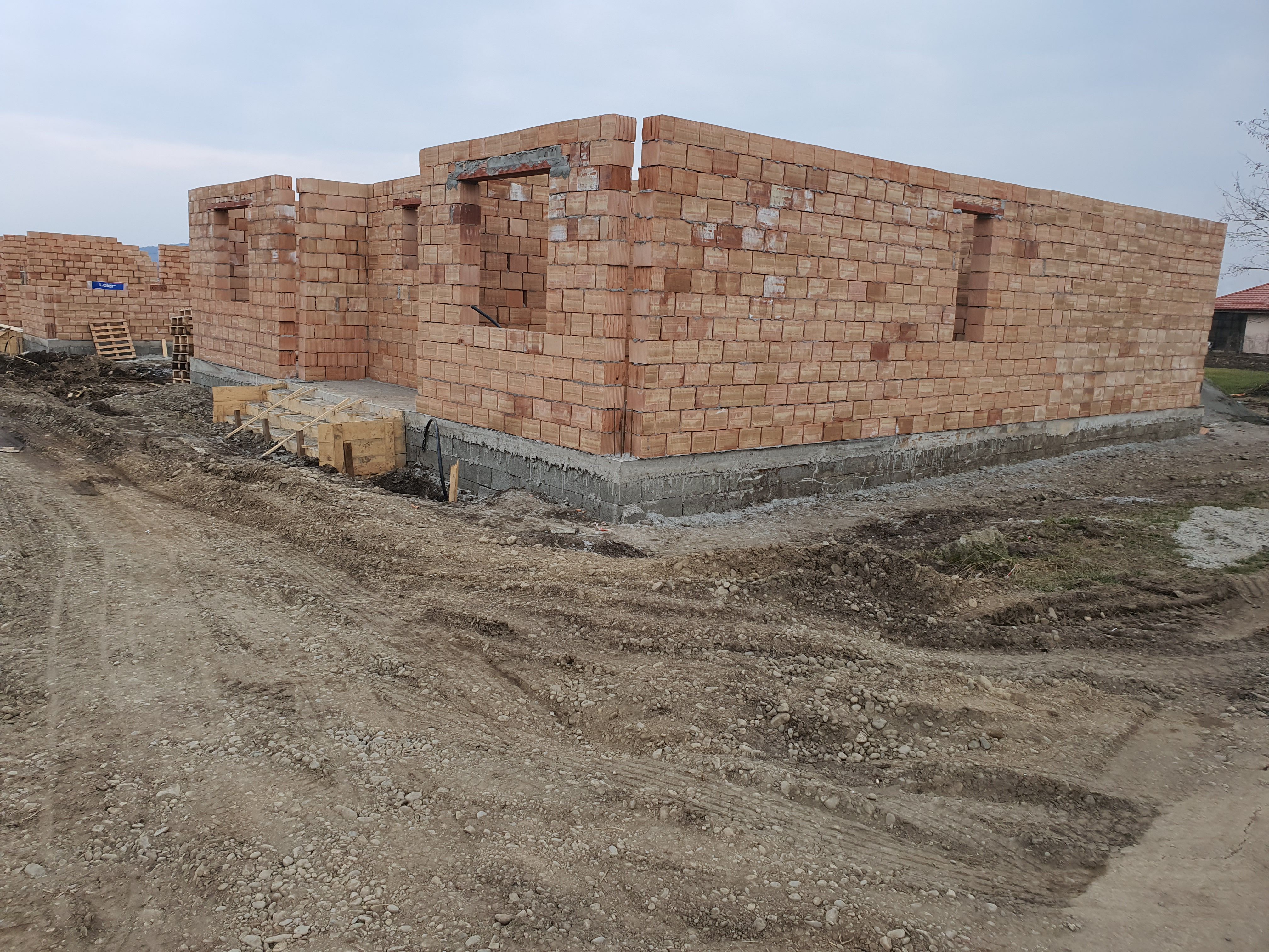 Casă la cheie pe 1 nivel 4 camere 2 băi,145 mp,500 mp teren — fotografia 19