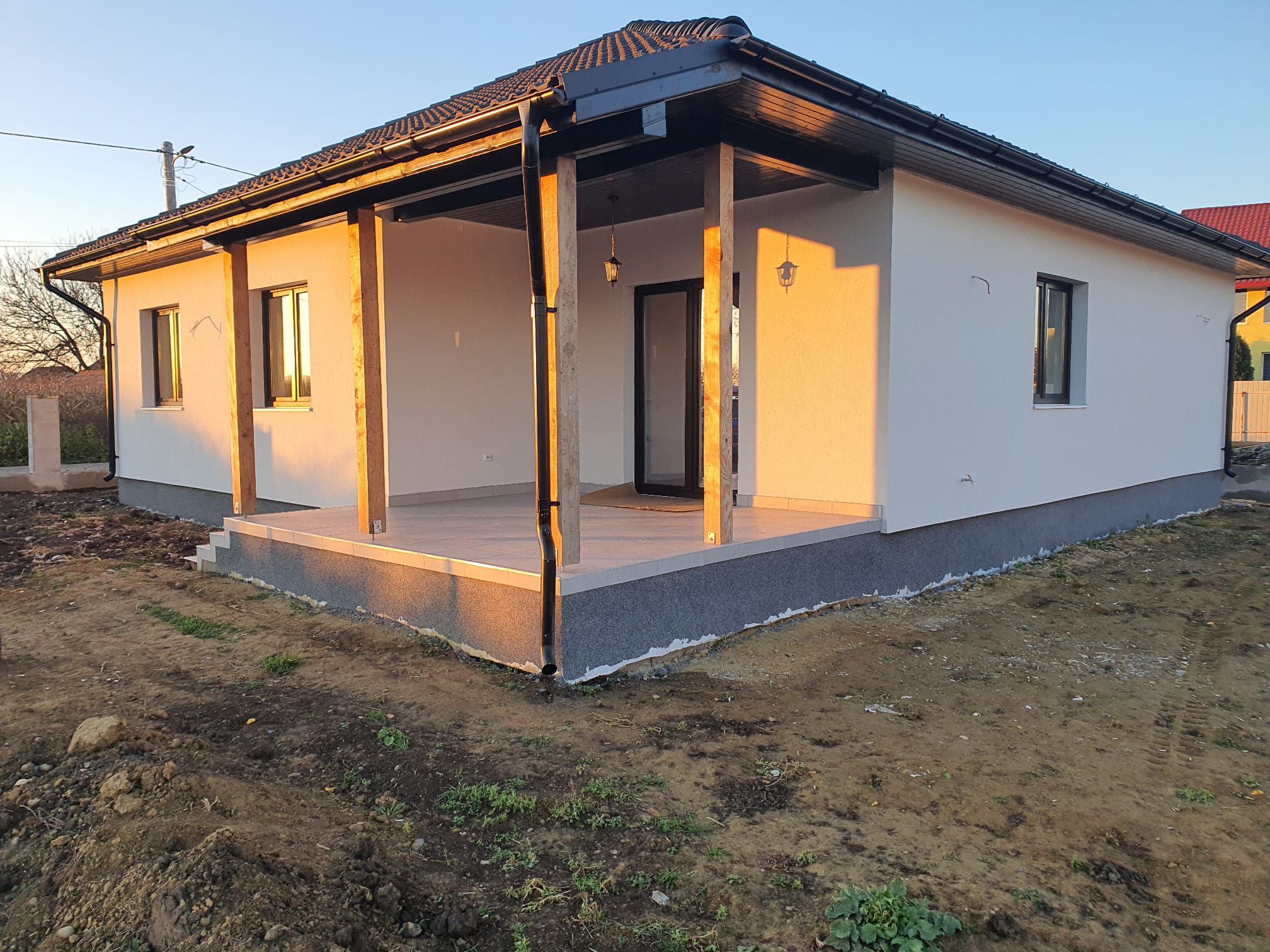 Casă la cheie pe 1 nivel 4 camere 2 băi,145 mp,500 mp teren — fotografia 5