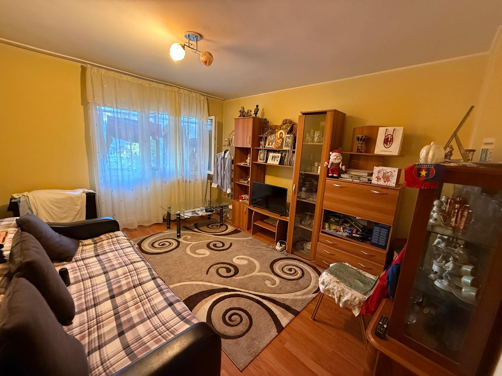 Ap 3 camere - decomandat - Campina - strada Milcovului