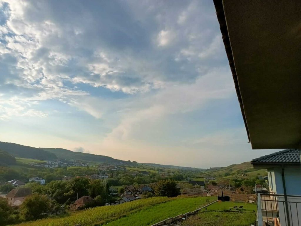 Casa individuala LUX D+P+E+M -300 mp utili-teren 620 mp-Garaj-Panorama — fotografia 3