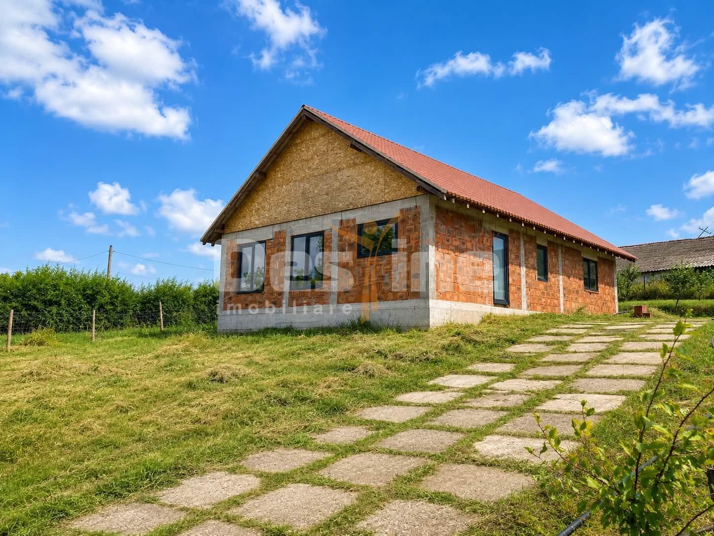 Constructie la rosu si teren 1000 mp, Zapodeni, Vaslui — fotografia 3