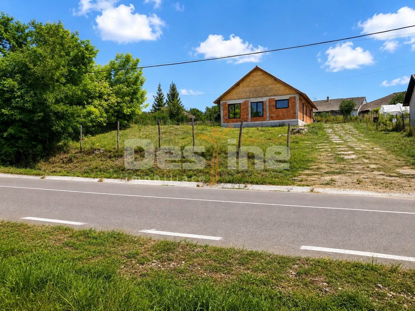 Constructie la rosu si teren 1000 mp, Zapodeni, Vaslui — fotografia 4