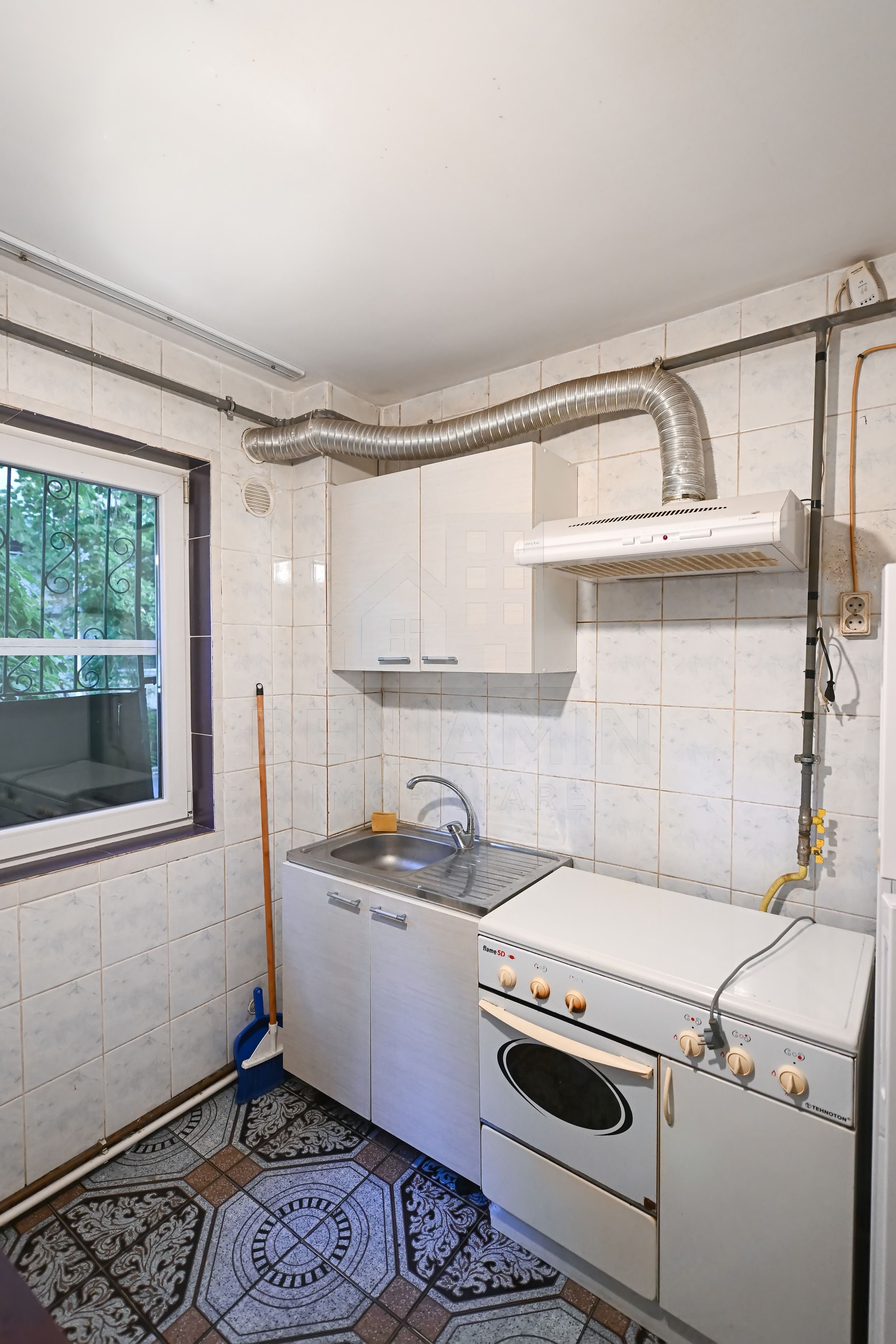 Apartament 2 camere-Rovine-parter-centrala proprie-54mp — fotografia 6