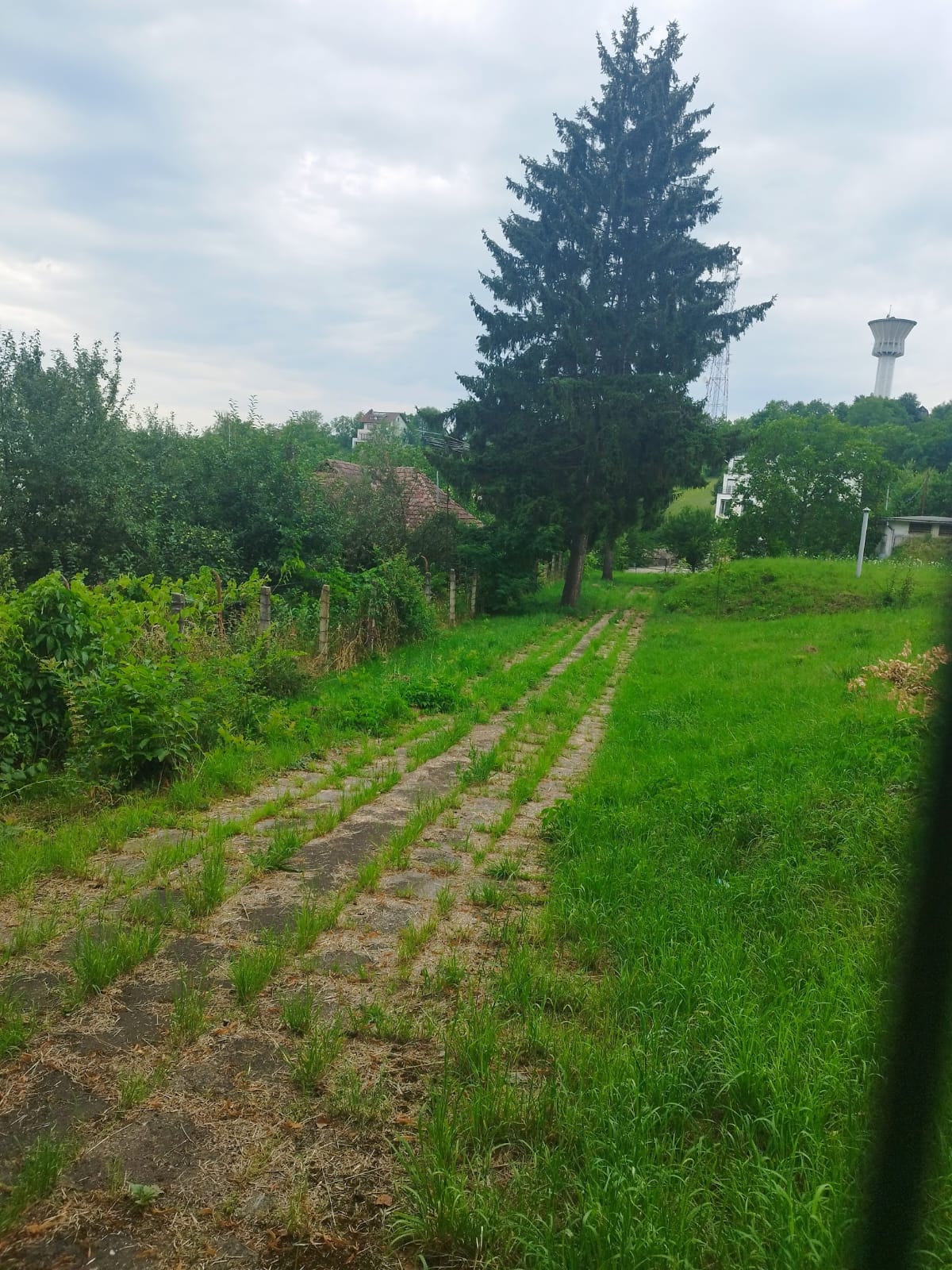Casa cu 3 camere zona Platoul Cornesti