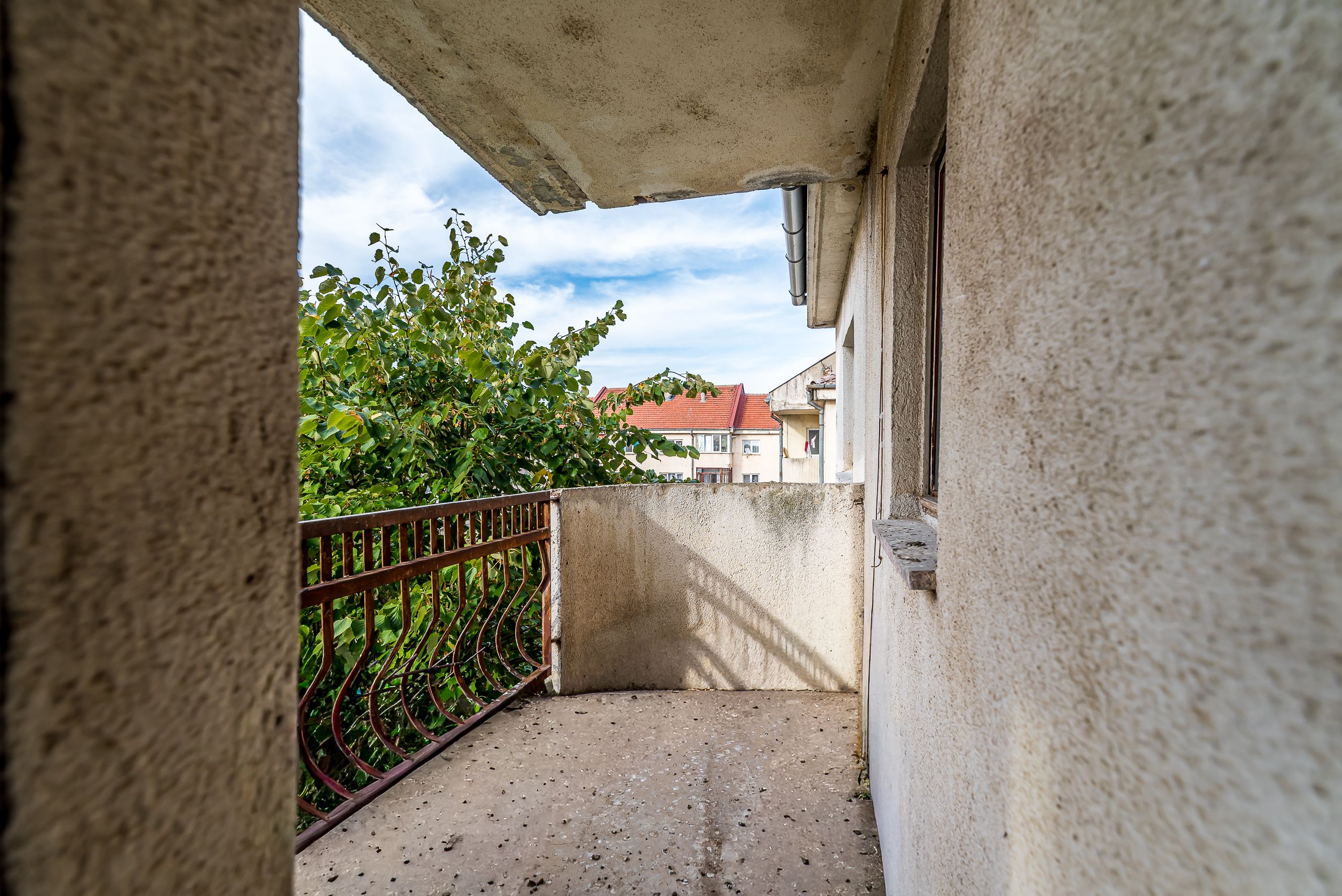 Apartament decomandat, 2 camere, Alfa, la 2 pași de stația de tramvai — fotografia 3