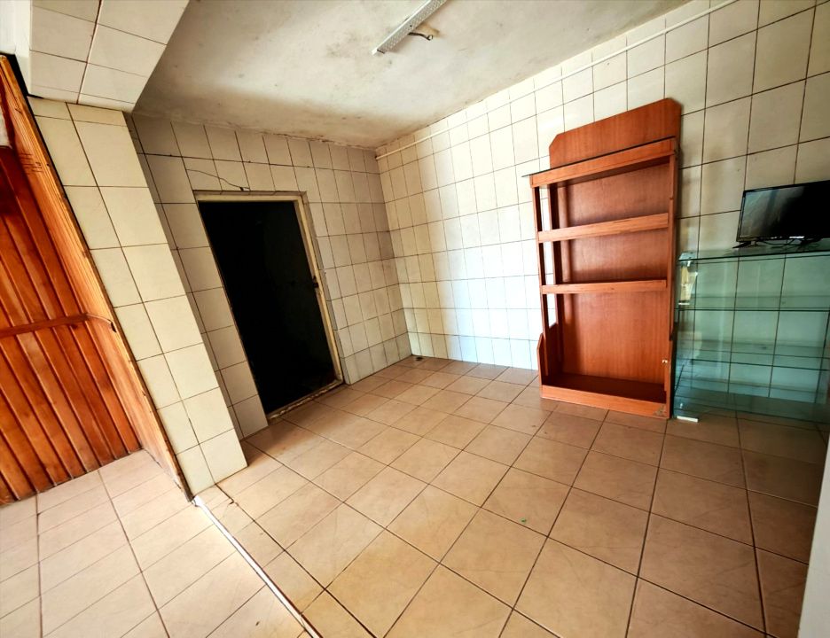 Casă cu teren generos în Dârmănești, Argeș-ideală pentru locuința sau afacere — fotografia 10