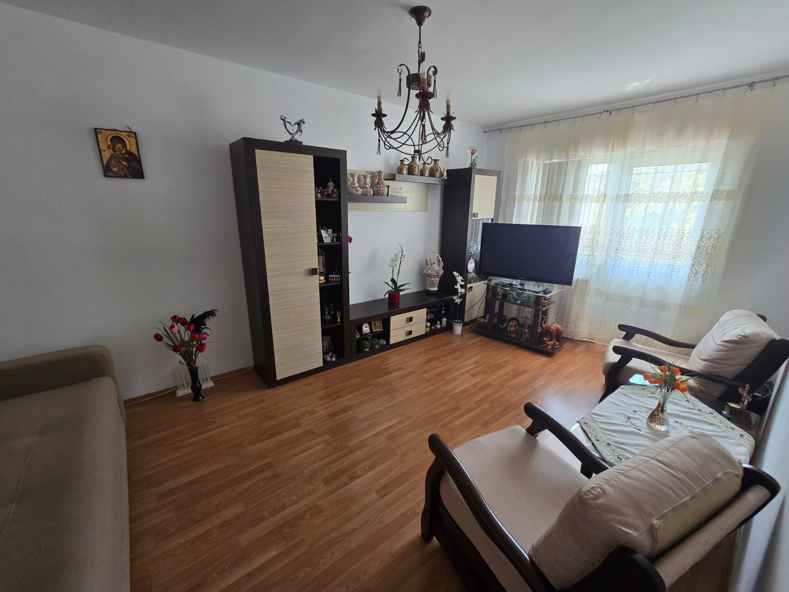 Apartament TÂRGU CUCU | 3 camere, semidecomandat, 68 mp total, mobilat — fotografia 2