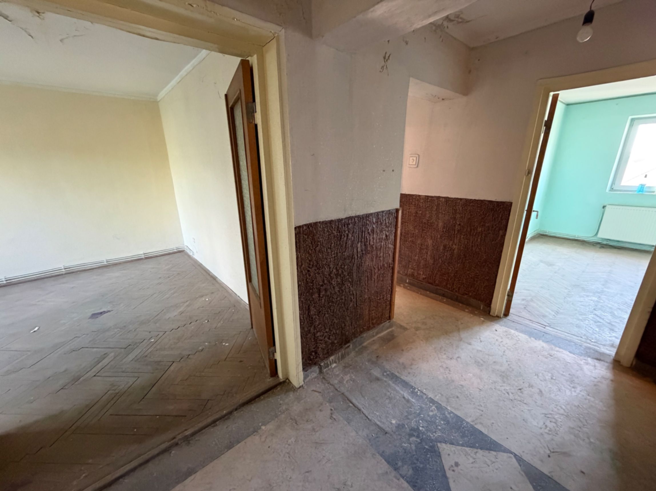 Apartament 3 camere, decomandat - Cugir — fotografia 9