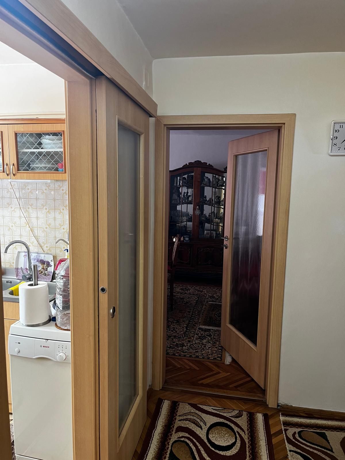 Apartament cu 4 camere, 80 mp utili la etajul 1 chiar in Calea Lipovei — fotografia 3