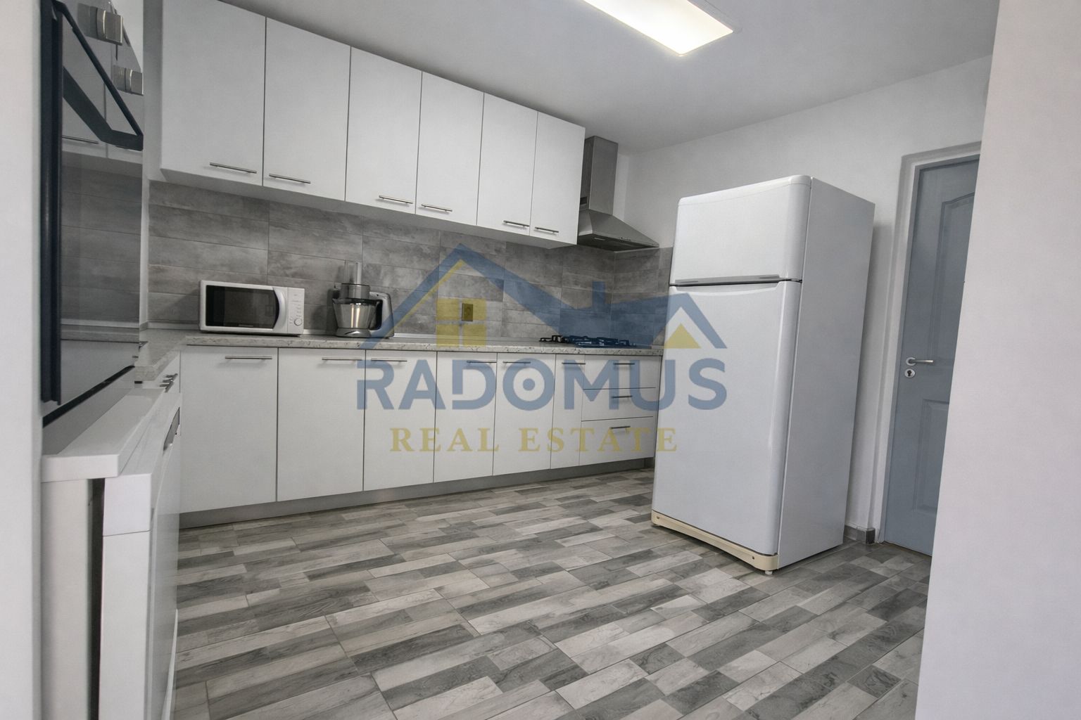 Casă  Ploiești – 215 Mp Utili | Strada Cașin | Teren 255 Mp | Renovat — fotografia 12
