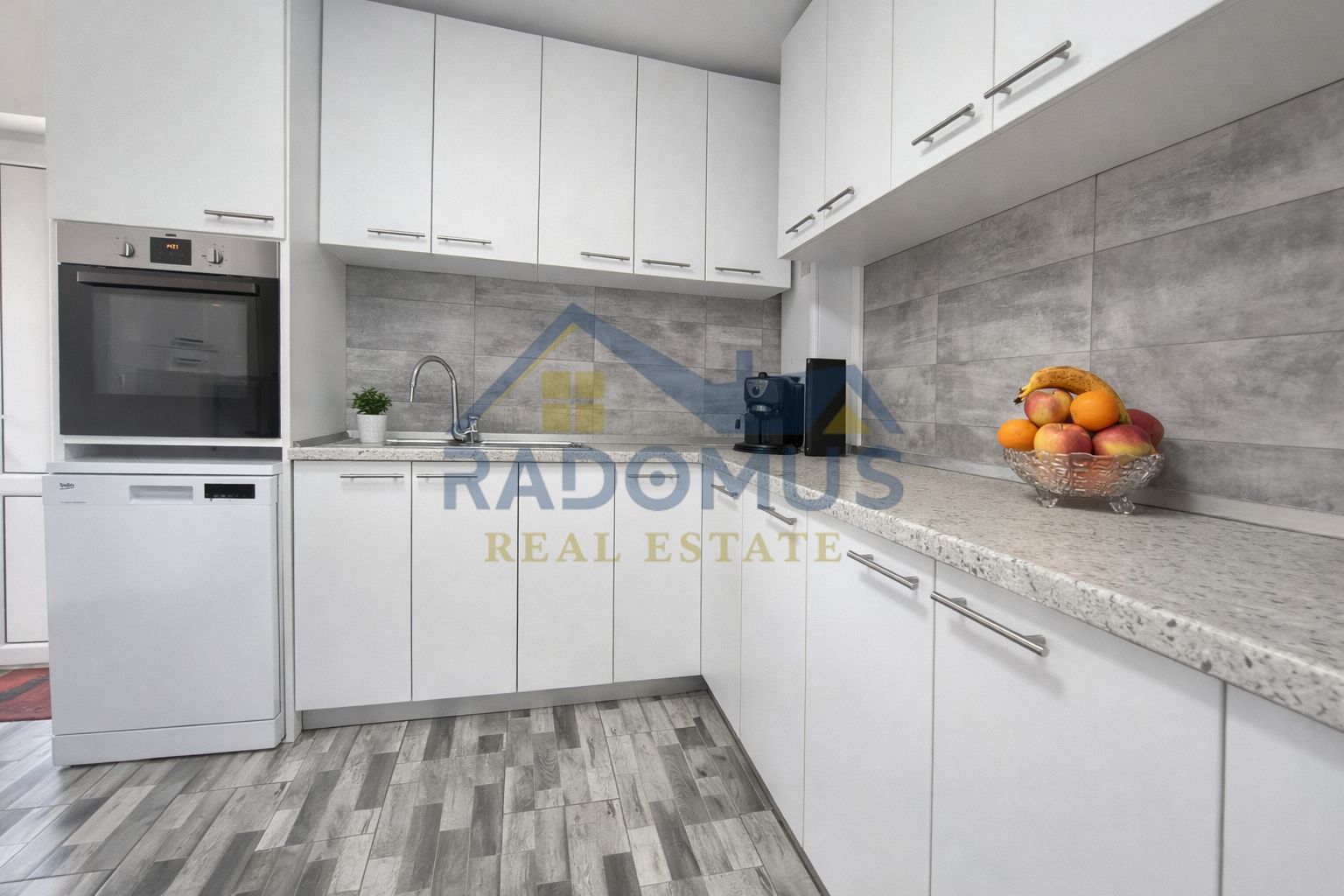 Casă  Ploiești – 215 Mp Utili | Strada Cașin | Teren 255 Mp | Renovat — fotografia 13