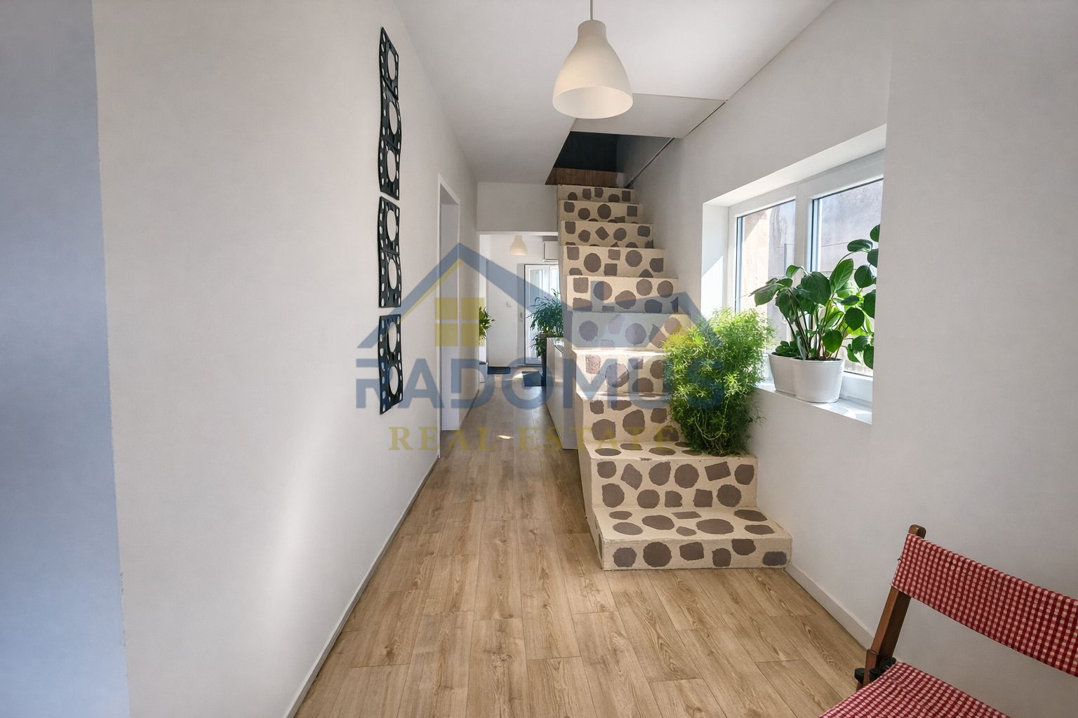 Casă  Ploiești – 215 Mp Utili | Strada Cașin | Teren 255 Mp | Renovat — fotografia 5