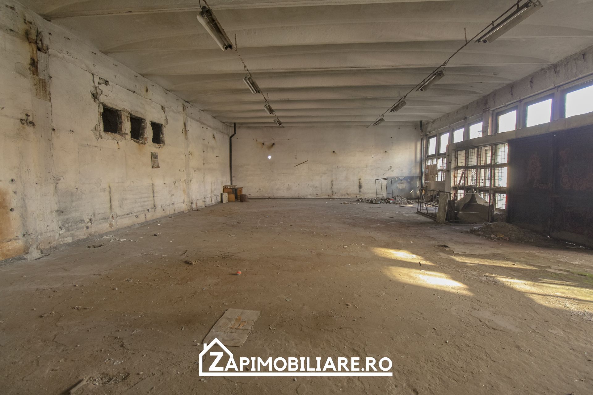 Cladire 3 nivele 529 mp utili - zona Poli 2 -