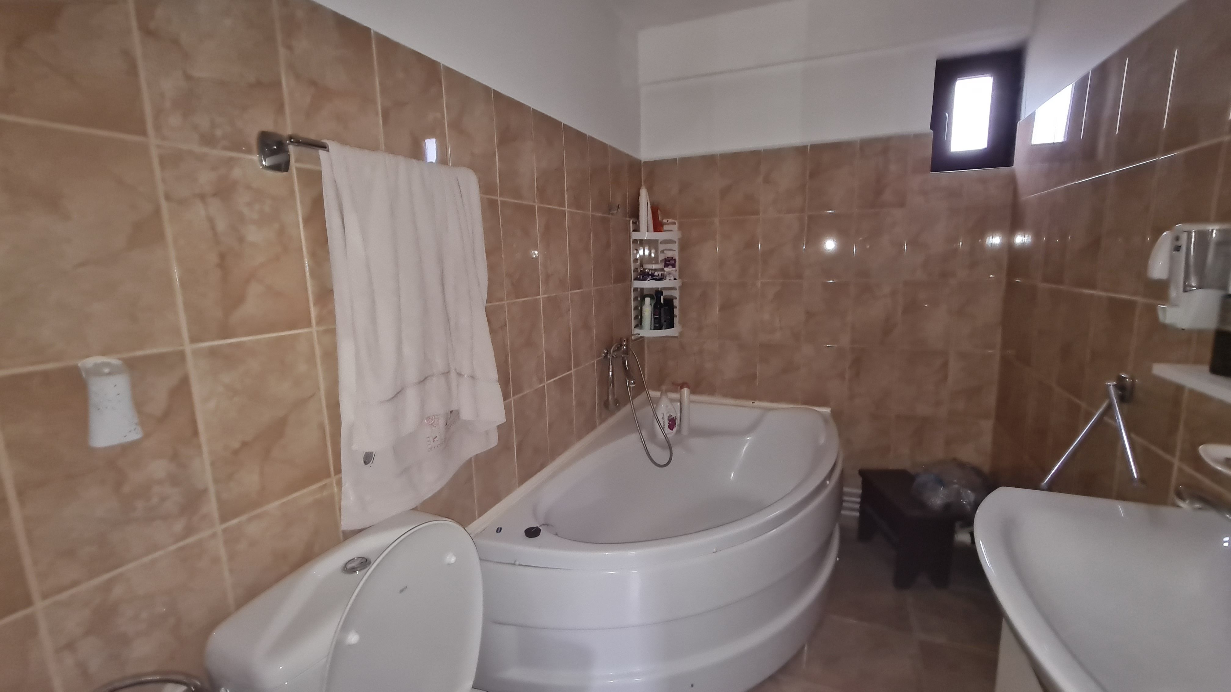 Casa individuala pe  strada Oltului I zona Metro Voluntari! — fotografia 10