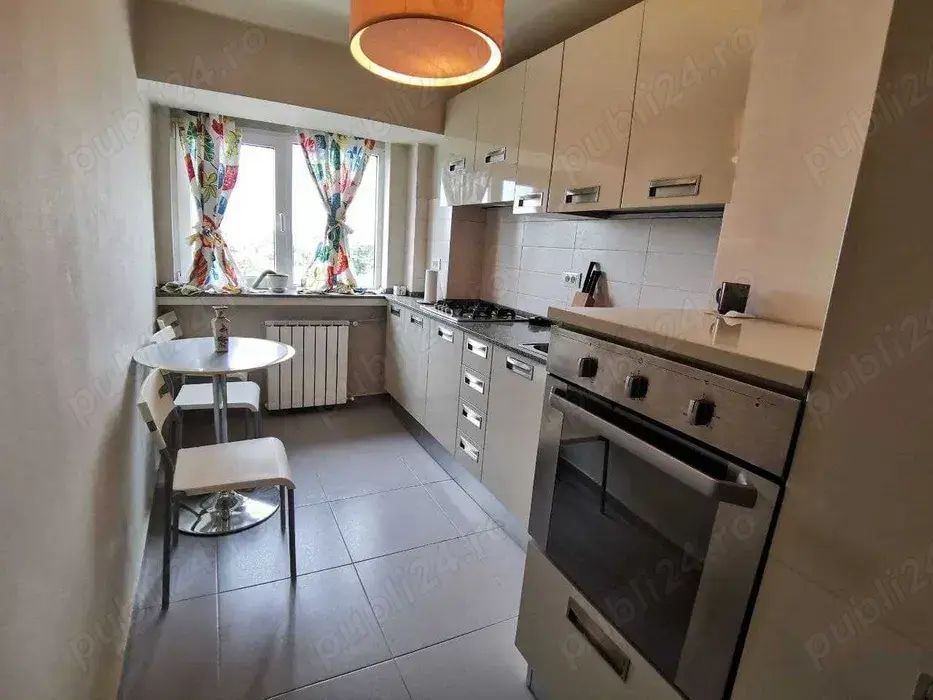 BRASADAS închiriază ap cam etaj 6/8 Bd. UNIRII. — fotografia 3