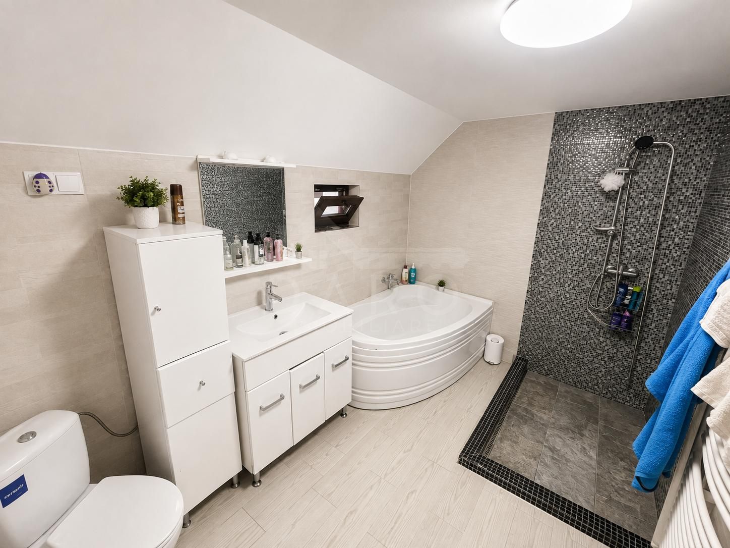vand casa in Nazna sau schimb  cu apartament plus diferenta — fotografia 7