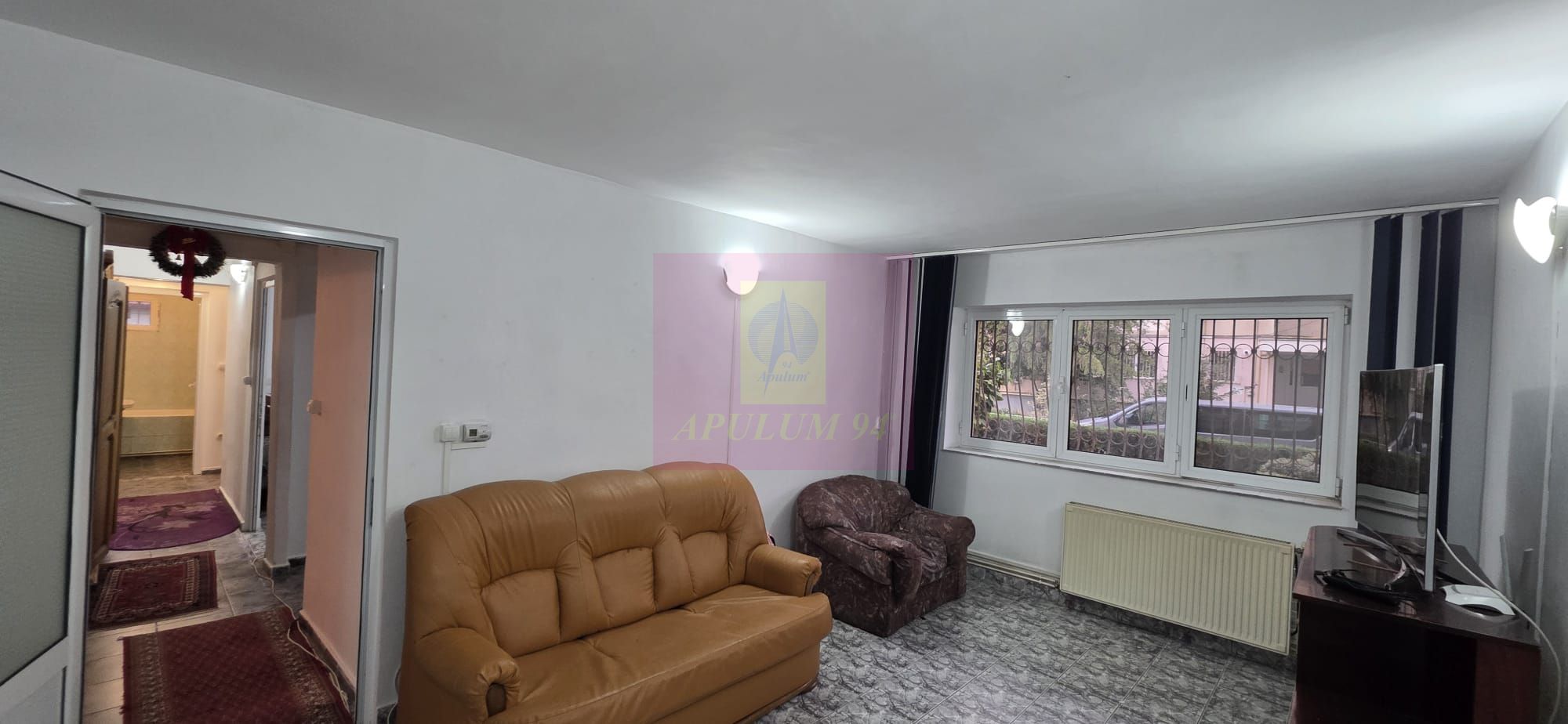 Apartament cu 3 camere de vanzare in Campina, parter — fotografia 3
