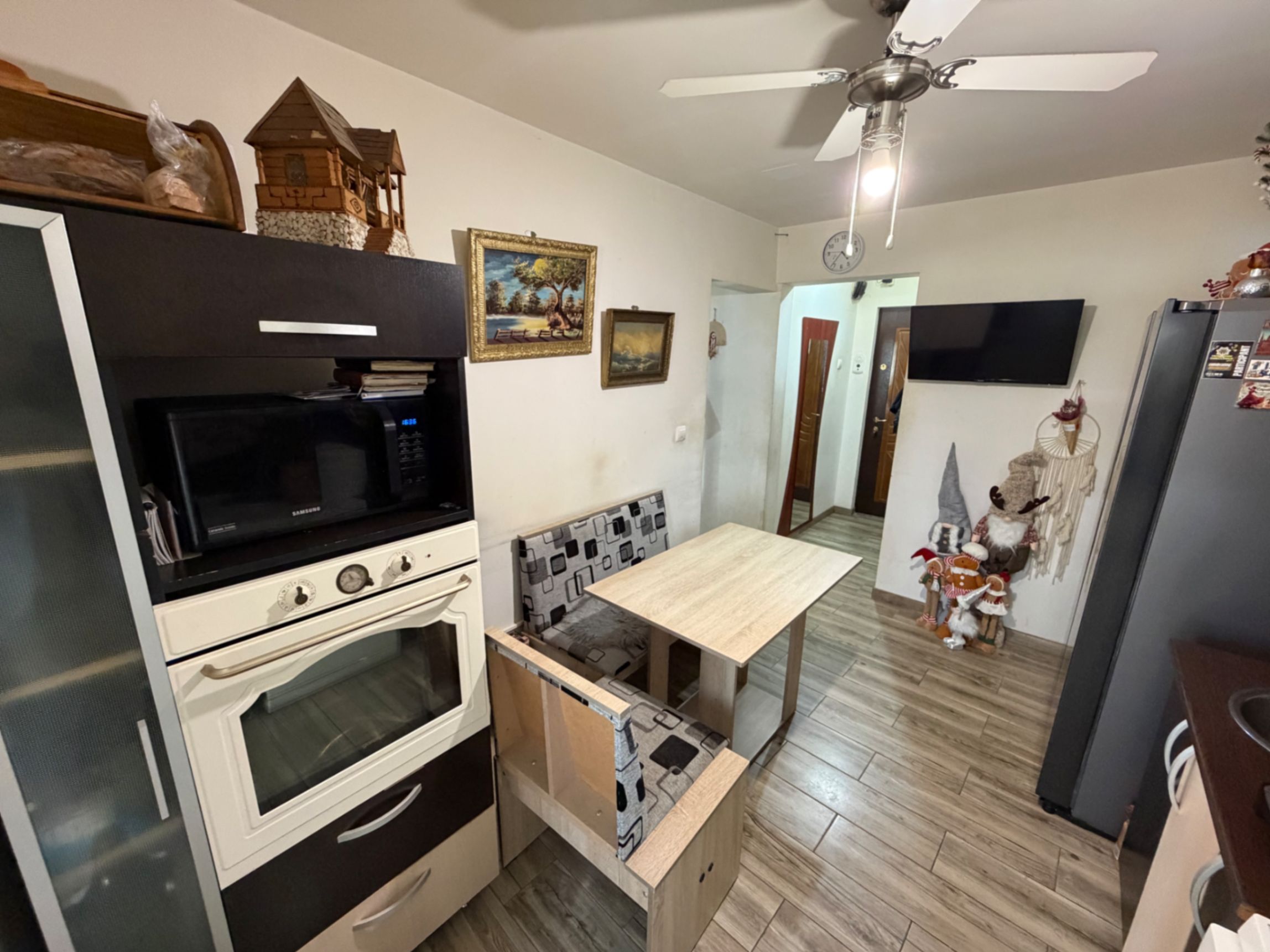 Apartament 3 camere, decomandat  - zona Cetate — fotografia 10
