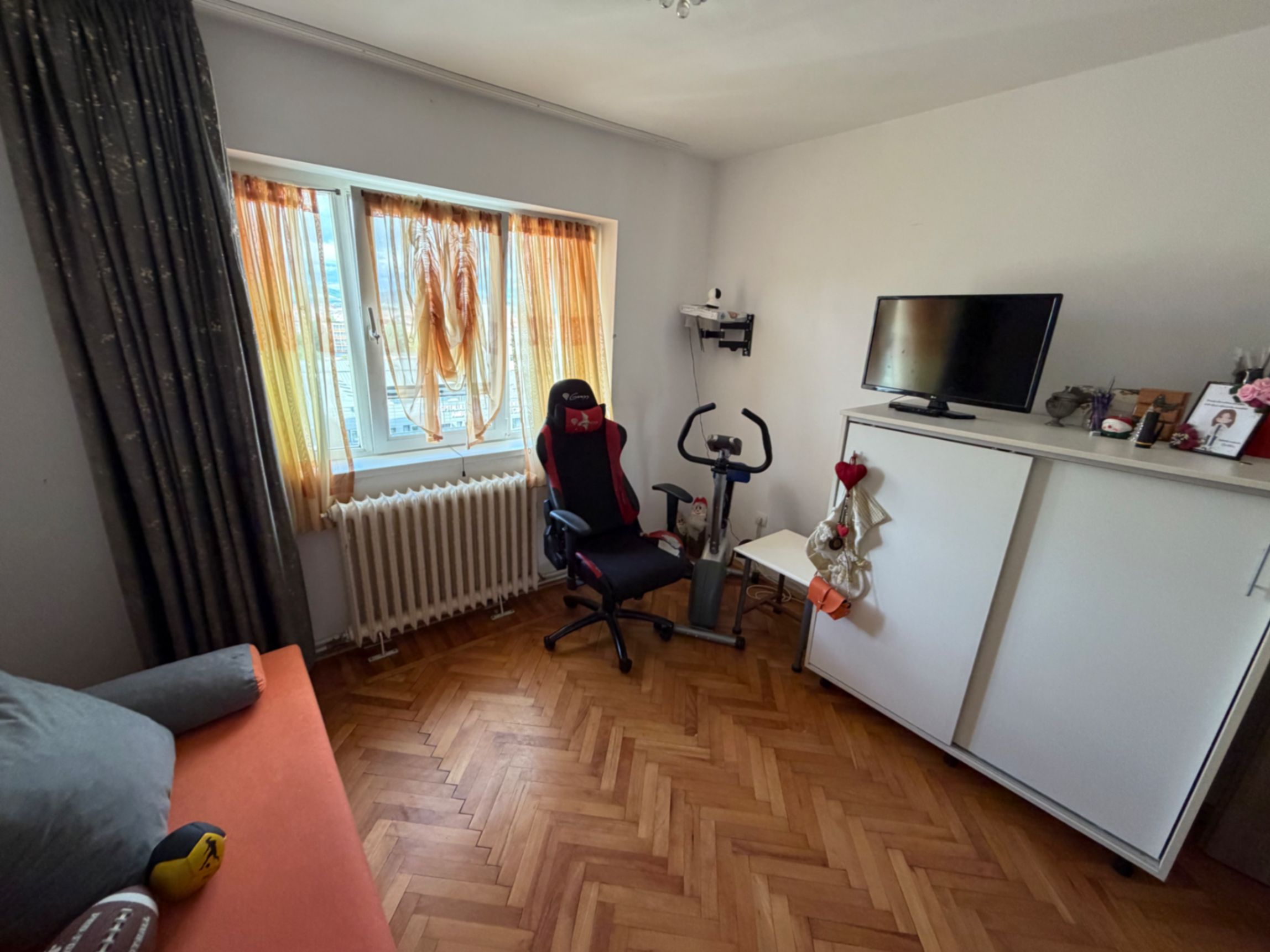 Apartament 3 camere, decomandat  - zona Cetate — fotografia 11