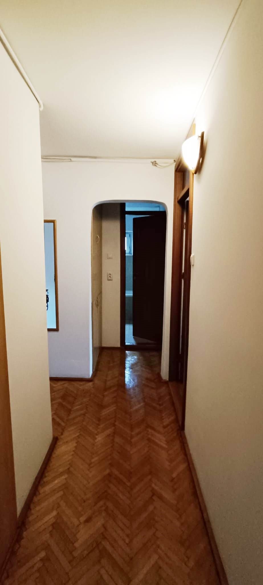 Apartament cu 4 camere in Tractoru-Independentei — fotografia 10