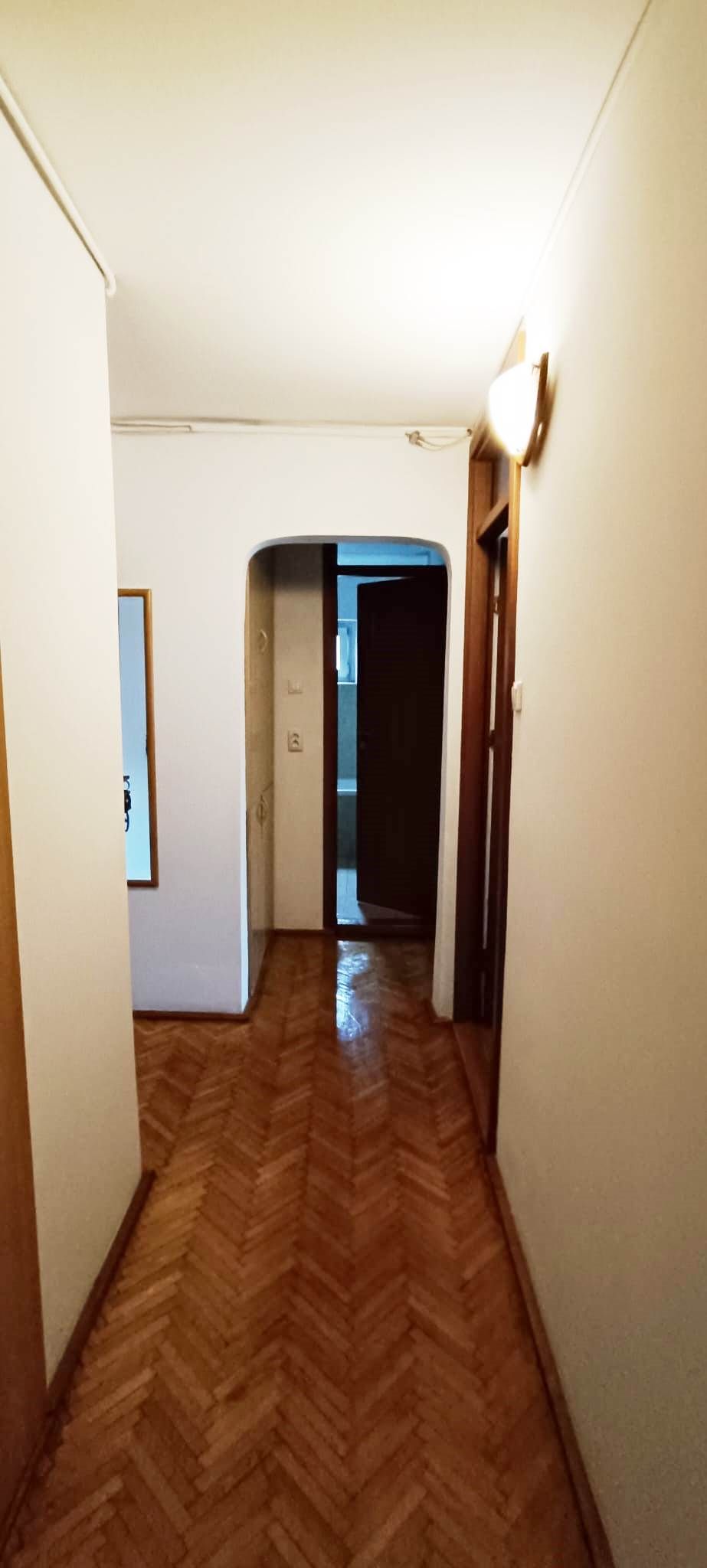 Apartament cu 4 camere in Tractoru-Independentei — fotografia 19
