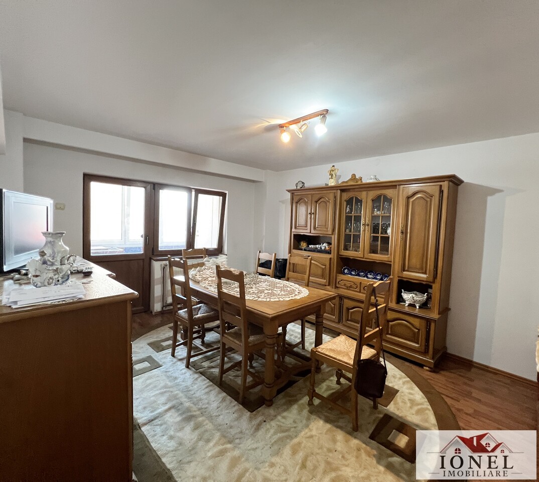 Apartament trei camere decomandat de vanzare in Aiud