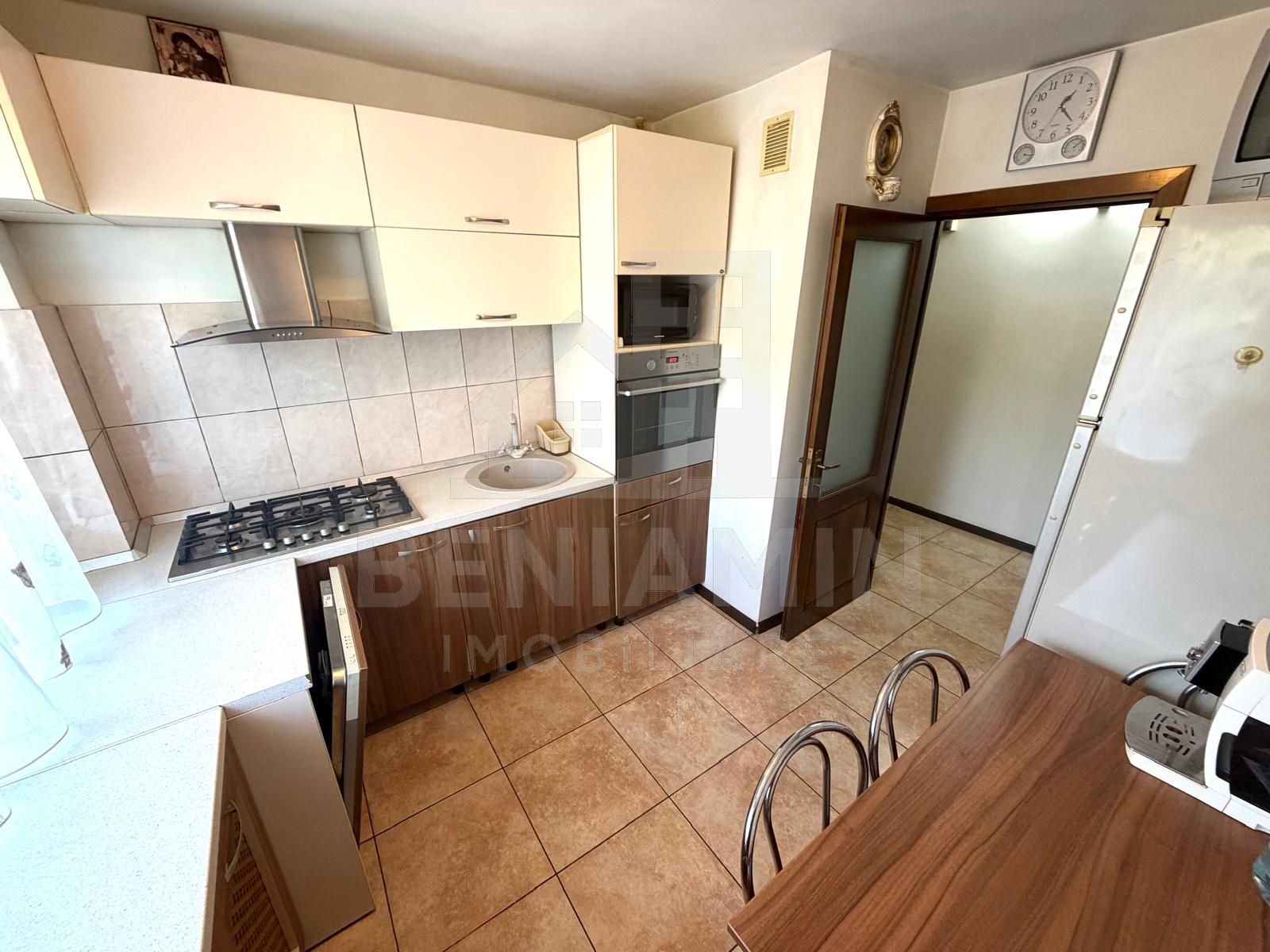 Apartament 3 camere Rovine Profi Etaj 1 66mp teava de gaze — fotografia 3