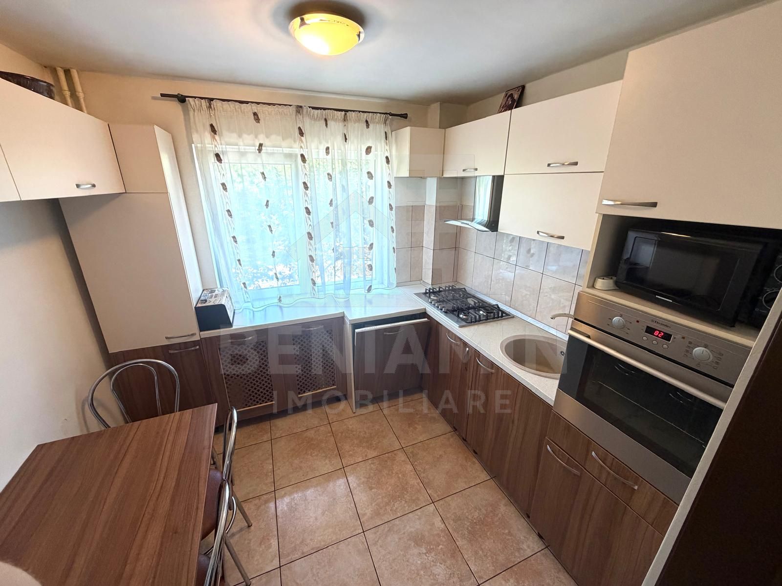 Apartament 3 camere Rovine Profi Etaj 1 66mp teava de gaze — fotografia 4