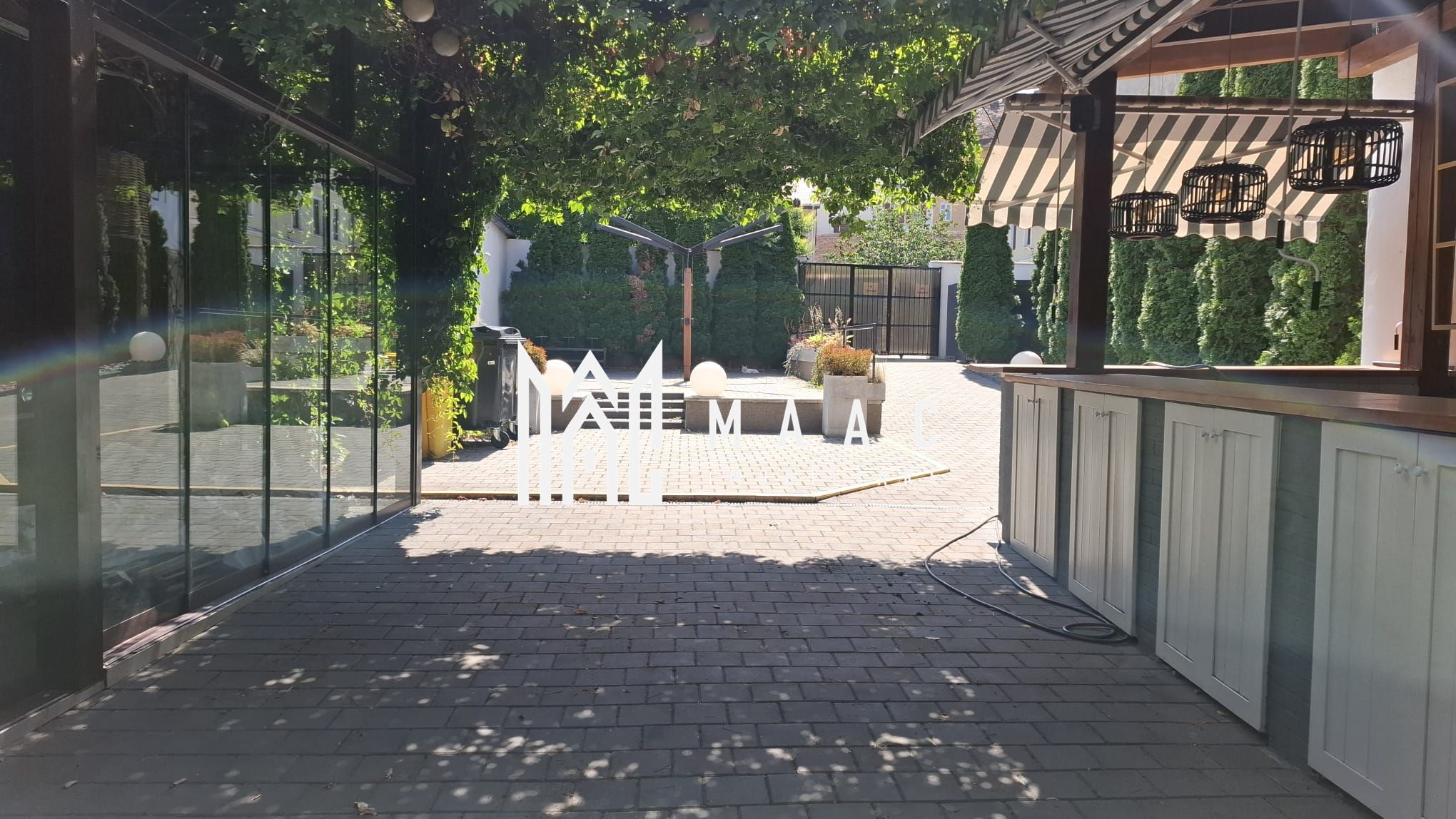 Pensiune 12 camere de închiriat | Central, Sibiu | terasă — fotografia 12