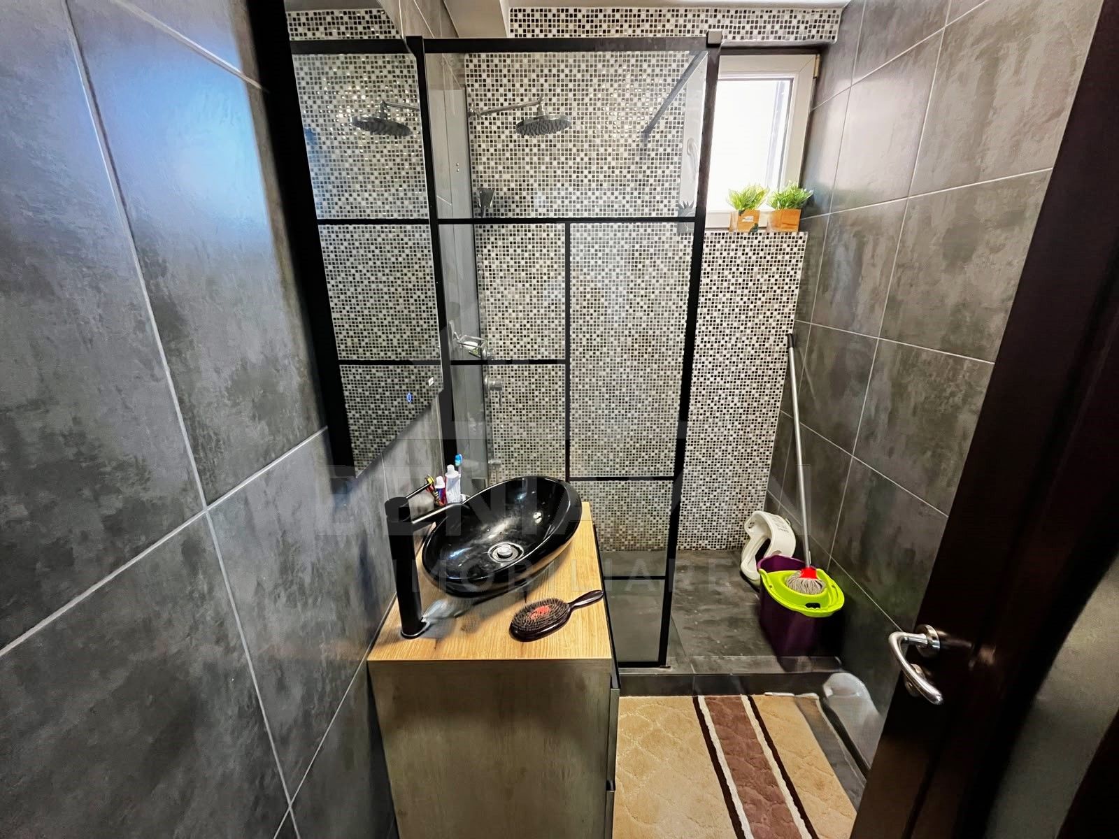 Casa Moderna P+M-220mp-6 Camere-Toate Utilitatile-An 2010-Zona Ford — fotografia 6