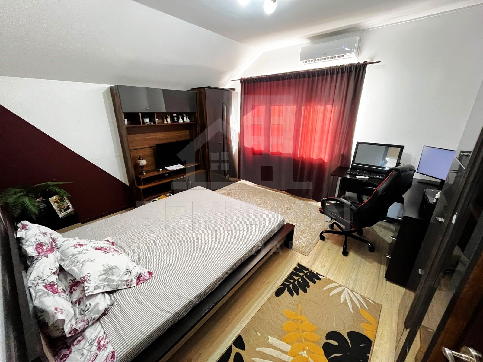 Casa Moderna P+M-220mp-6 Camere-Toate Utilitatile-An 2010-Zona Ford — fotografia 7
