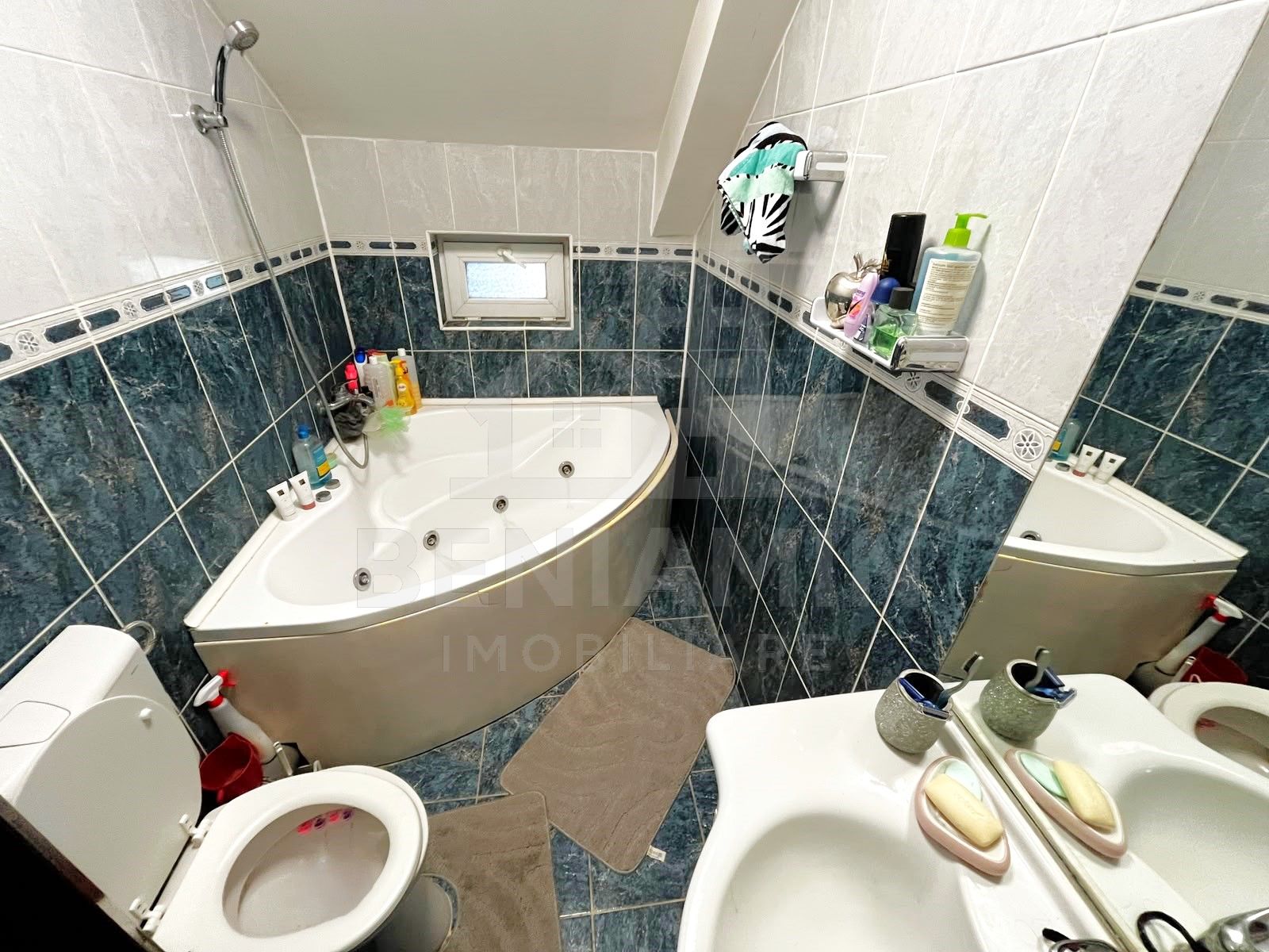 Casa Moderna P+M-220mp-6 Camere-Toate Utilitatile-An 2010-Zona Ford — fotografia 8