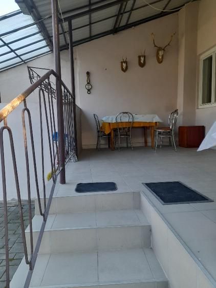 BRASADAS vinde casa cu etaj, 4 camere, central, acces cu masina. — fotografia 3