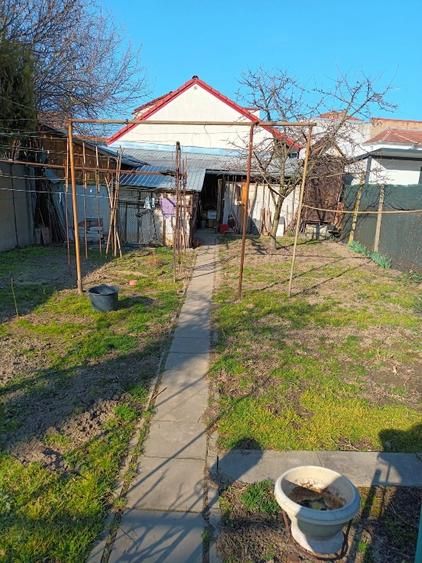 BRASADAS vinde casa cu etaj, 4 camere, central, acces cu masina. — fotografia 6