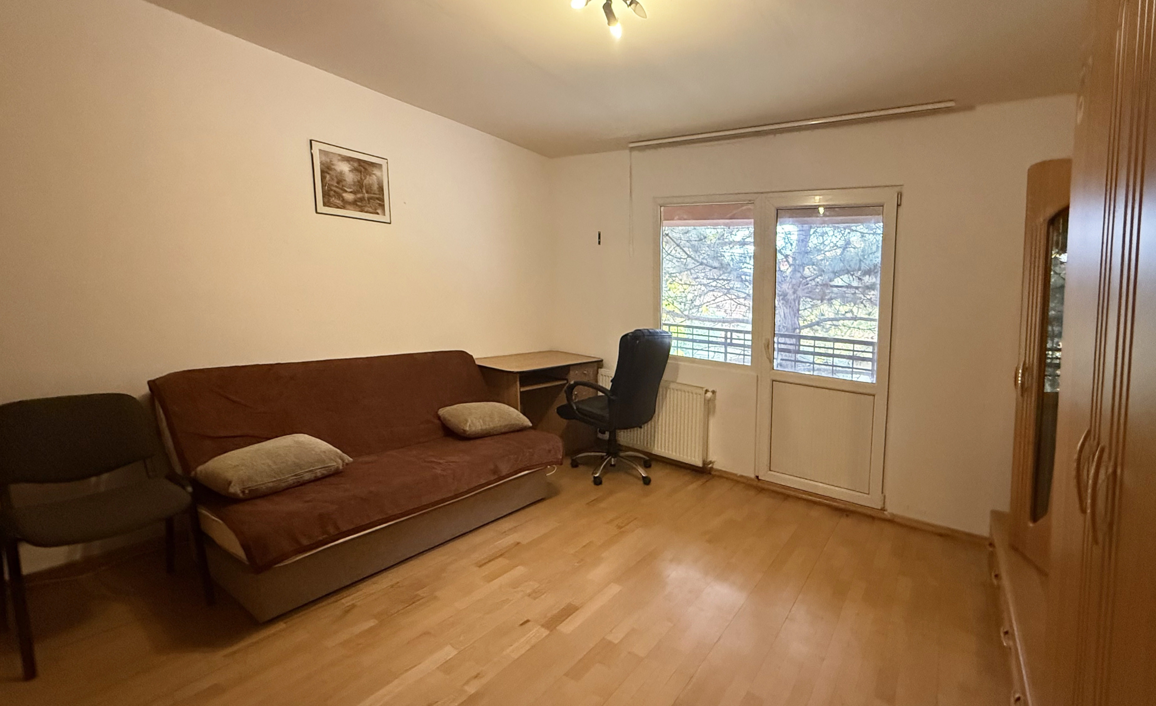 Apartament 2 camere, decomandat, cu intrare separată, la casa/390 euro — fotografia 3
