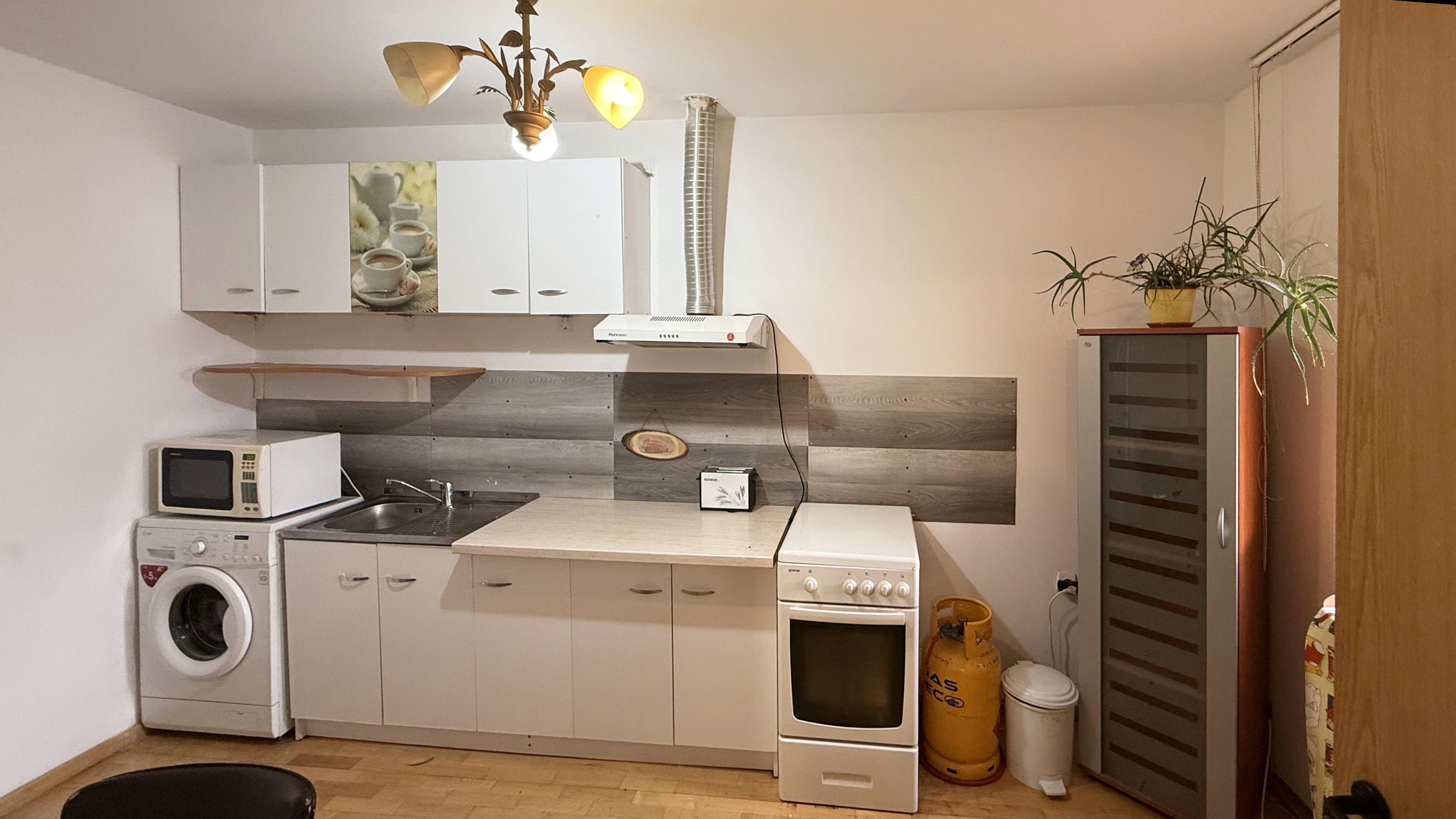 Apartament 2 camere, decomandat, cu intrare separată, la casa/390 euro — fotografia 8