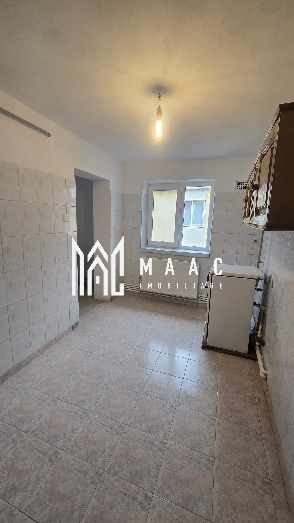 Garsonieră spațioasă de vanzare | centrala proprie | vedere superba.