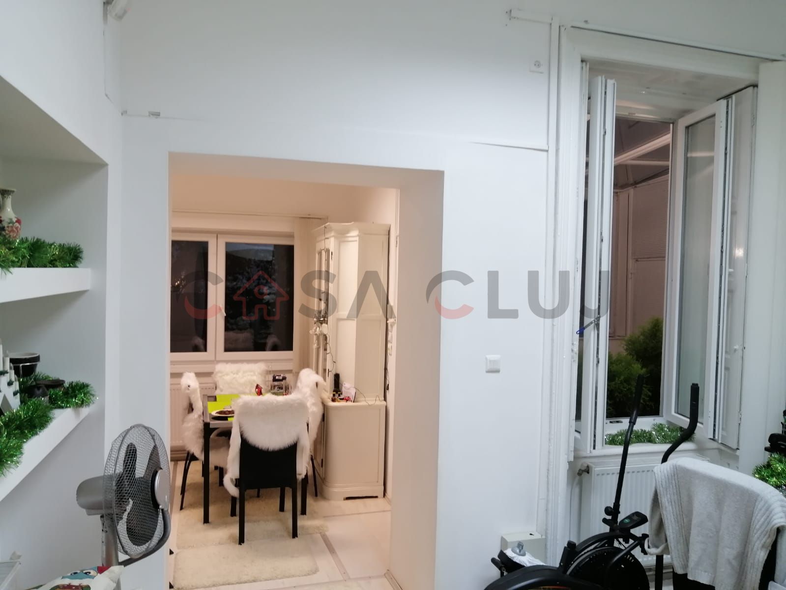 3 Camere curte si loc de parcare, langa Primarie — fotografia 10