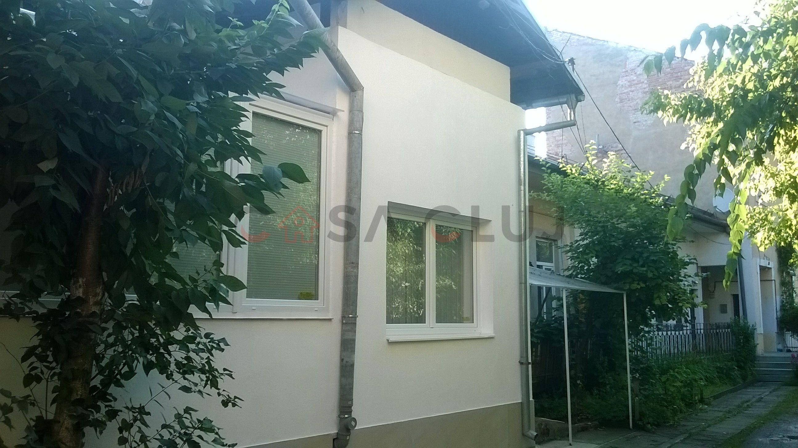 3 Camere curte si loc de parcare, langa Primarie — fotografia 14