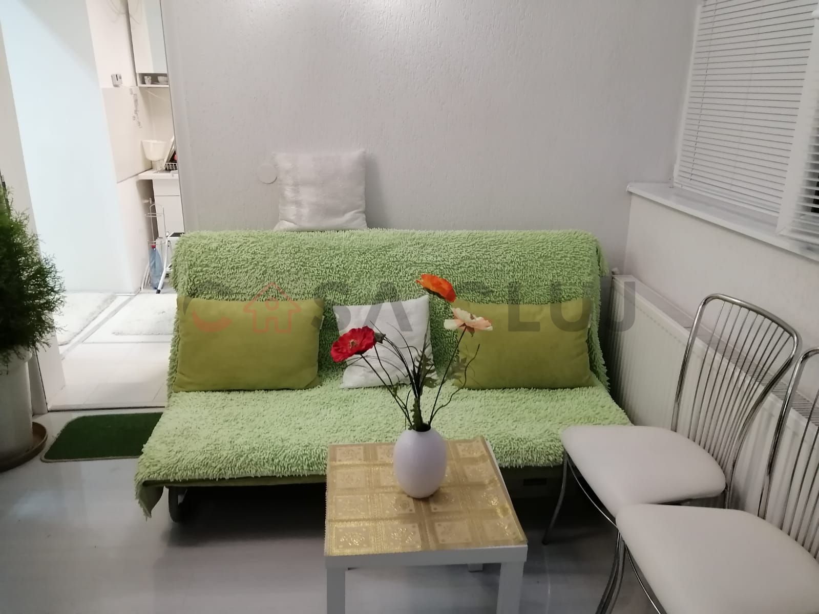 3 Camere curte si loc de parcare, langa Primarie — fotografia 4